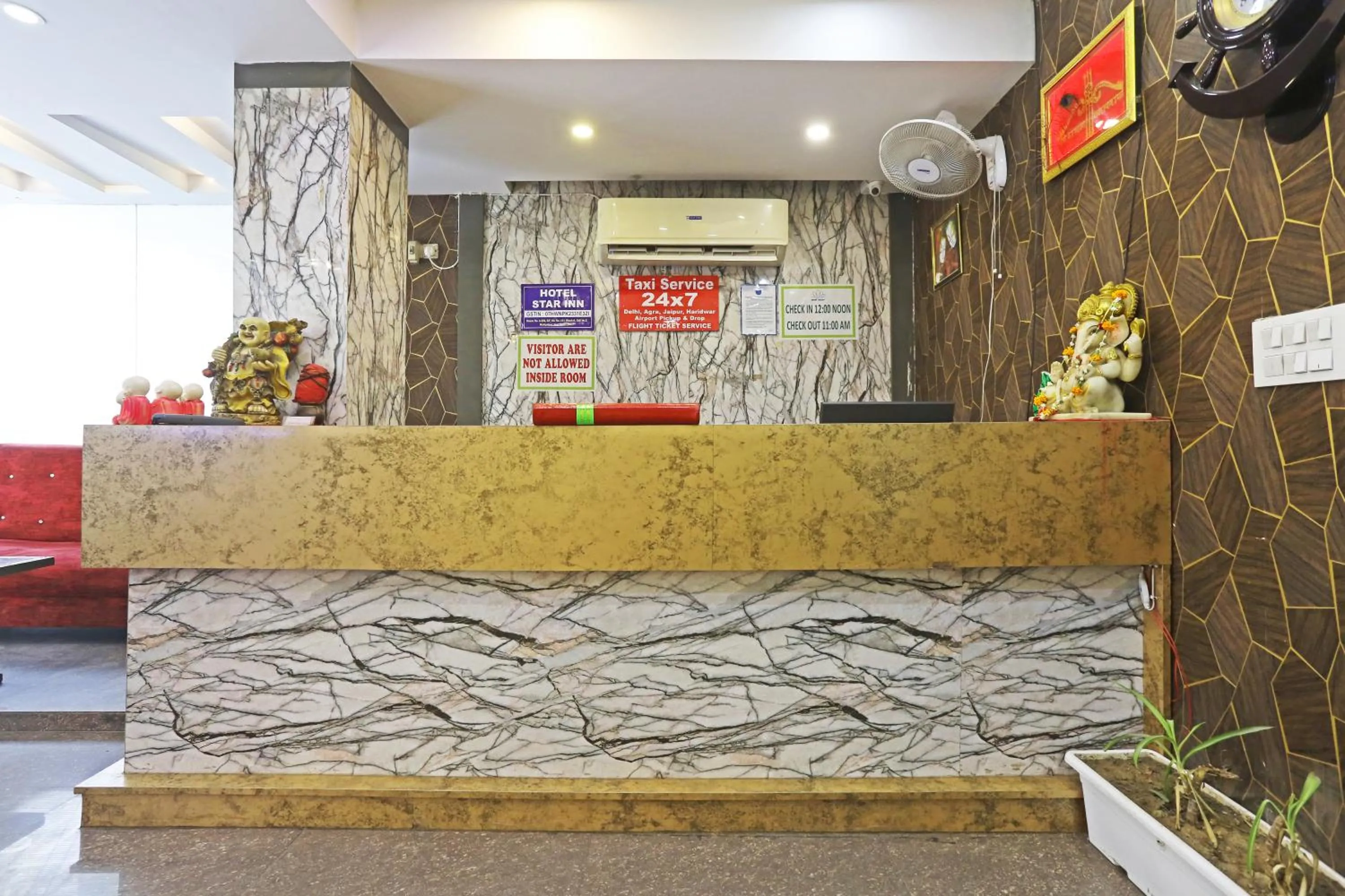 Lobby or reception in Hotel Star Inn-Near Delhi Airport