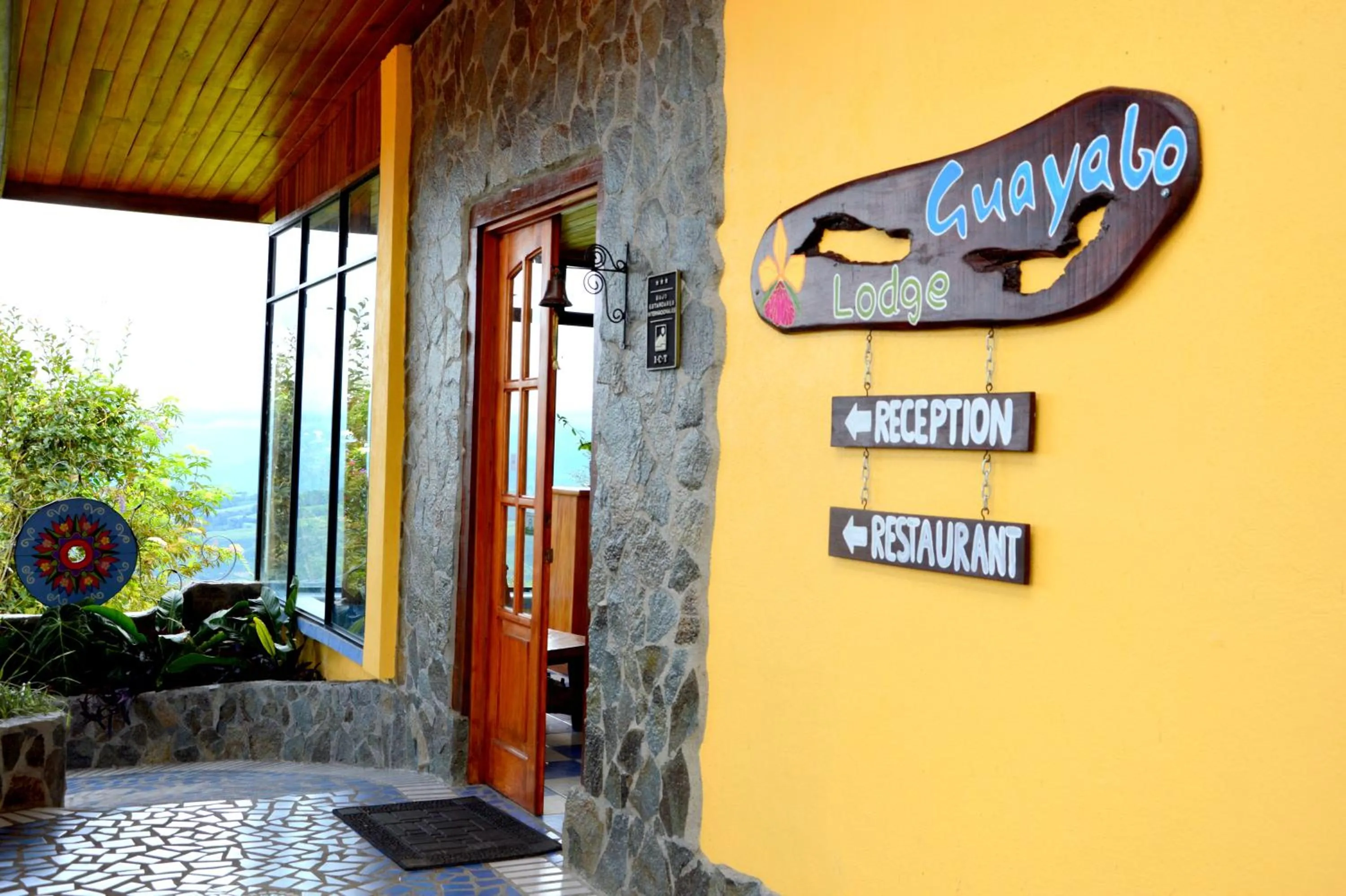 Facade/entrance in Guayabo Lodge
