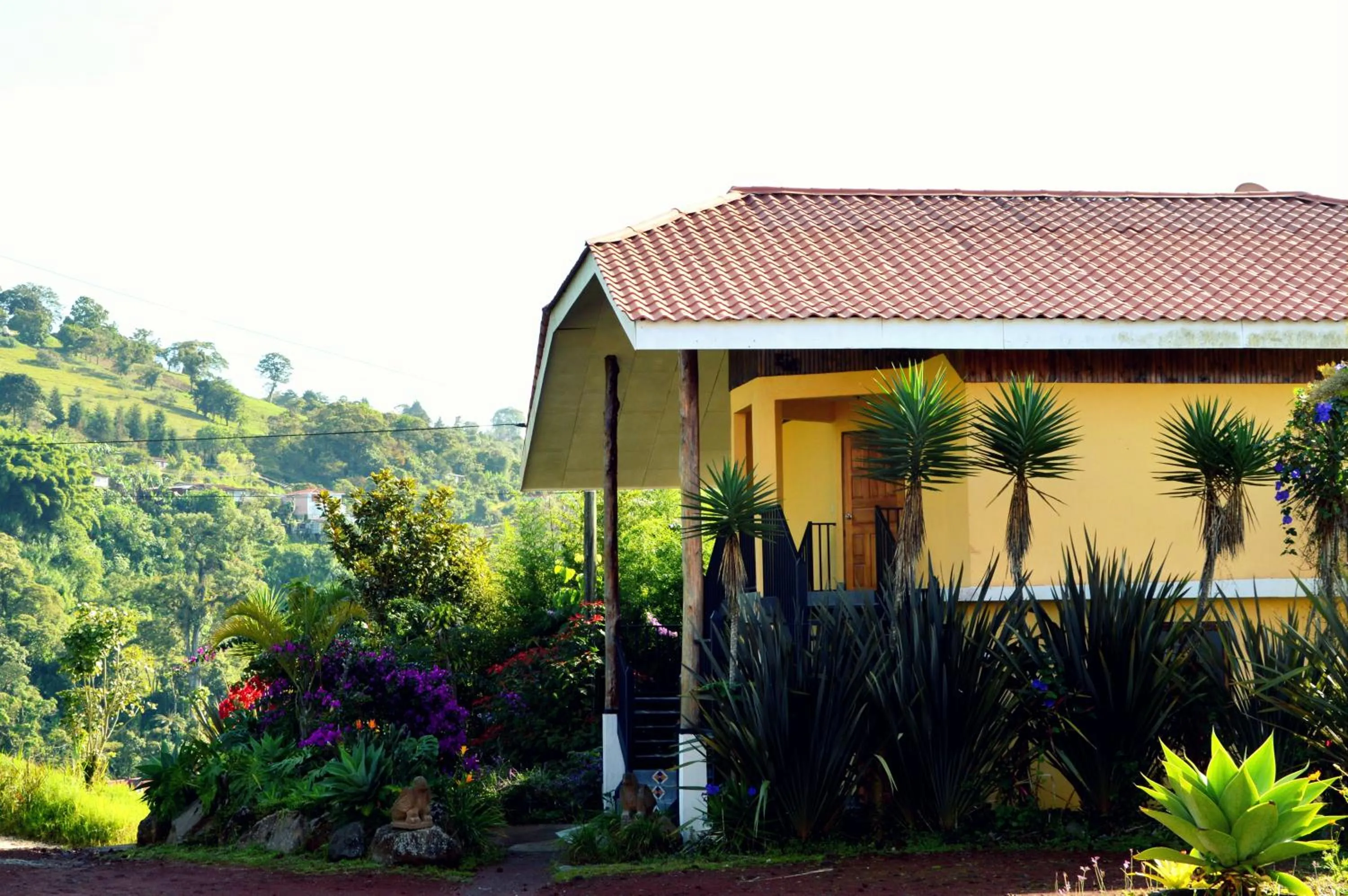 Facade/entrance in Guayabo Lodge