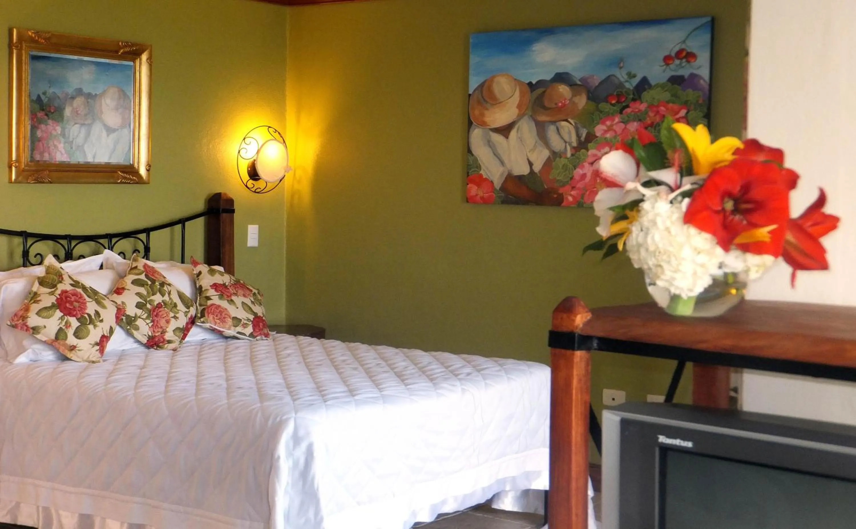 Bed in Guayabo Lodge