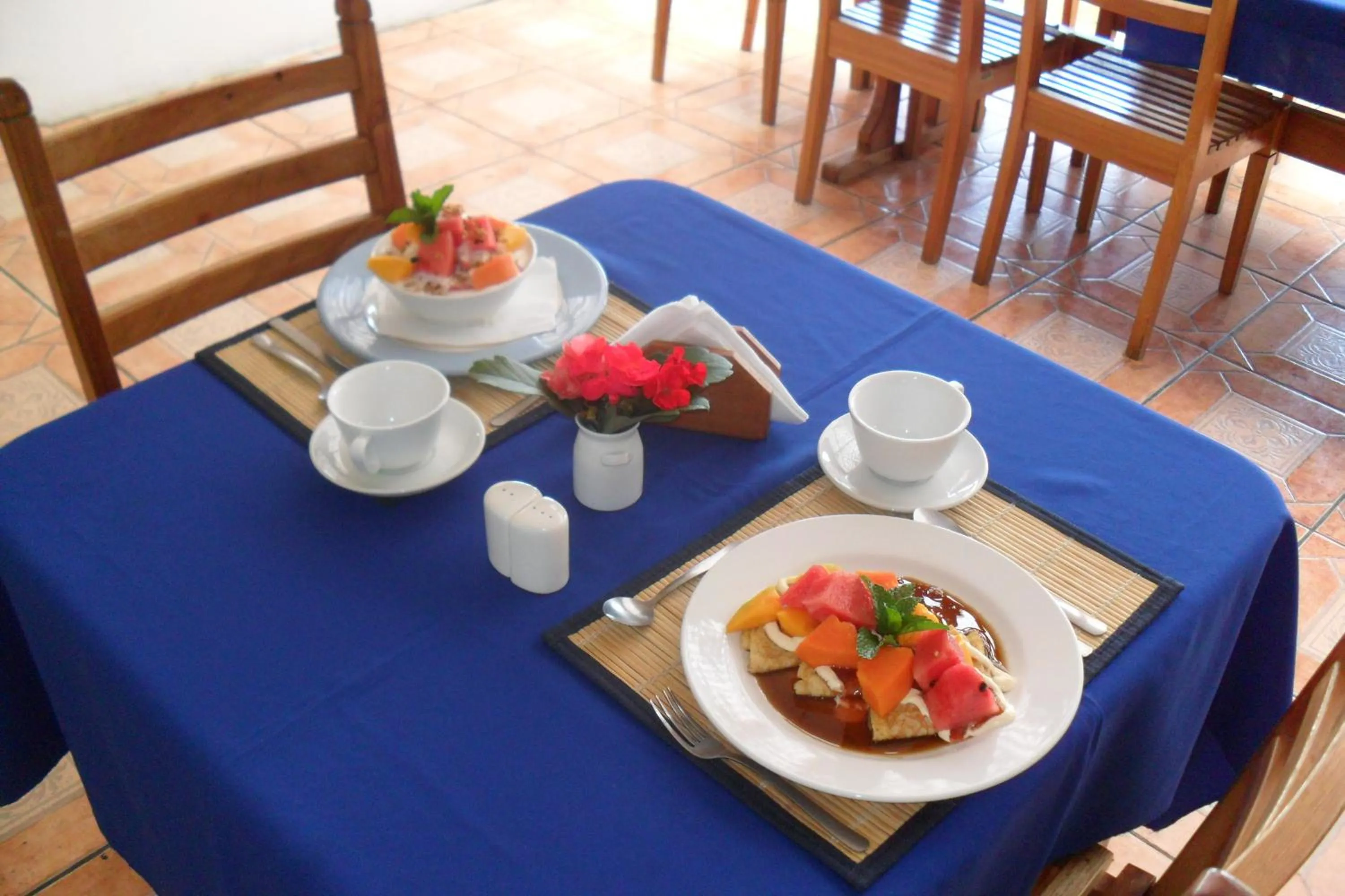 Food and drinks in Guayabo Lodge