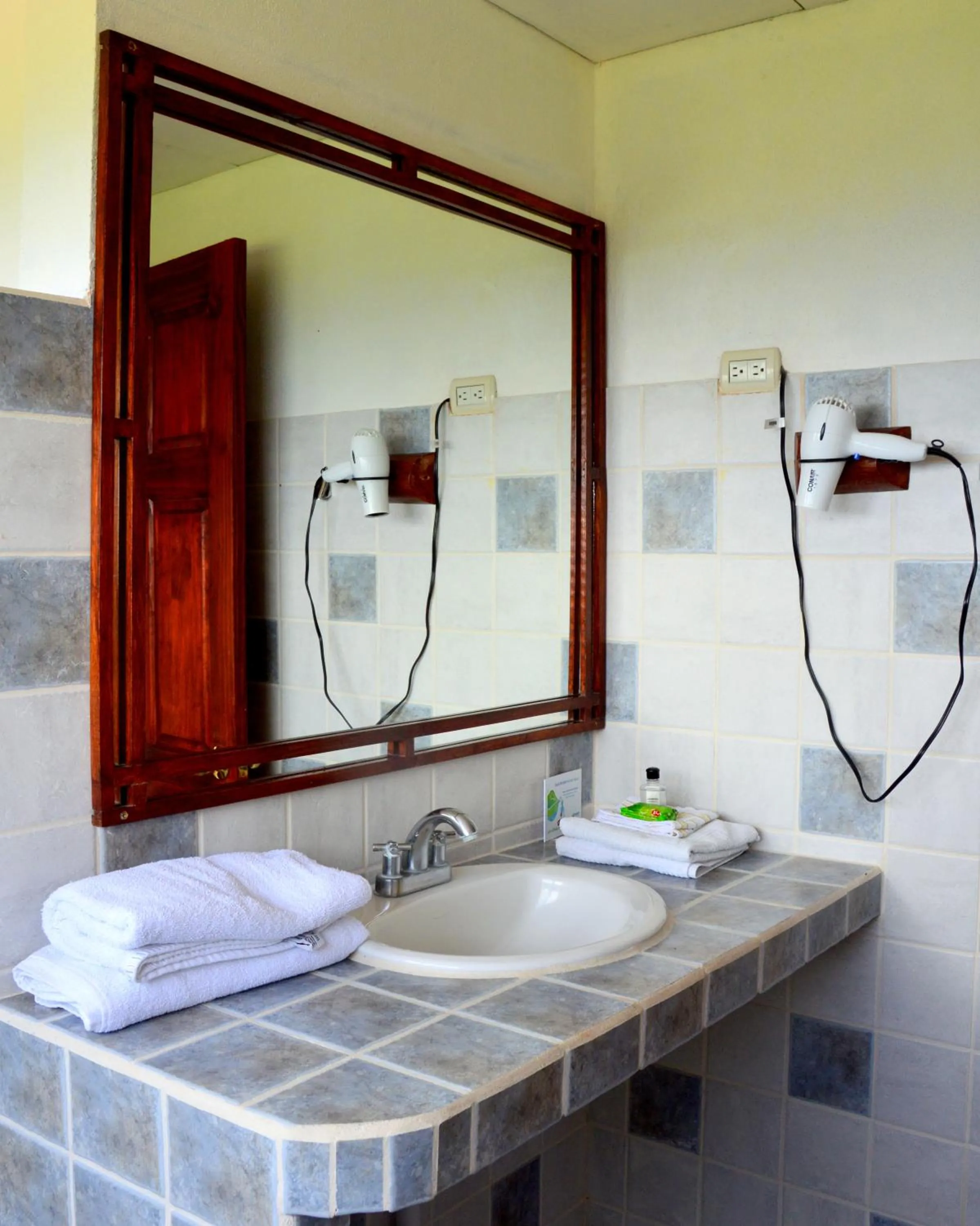 Bathroom in Guayabo Lodge