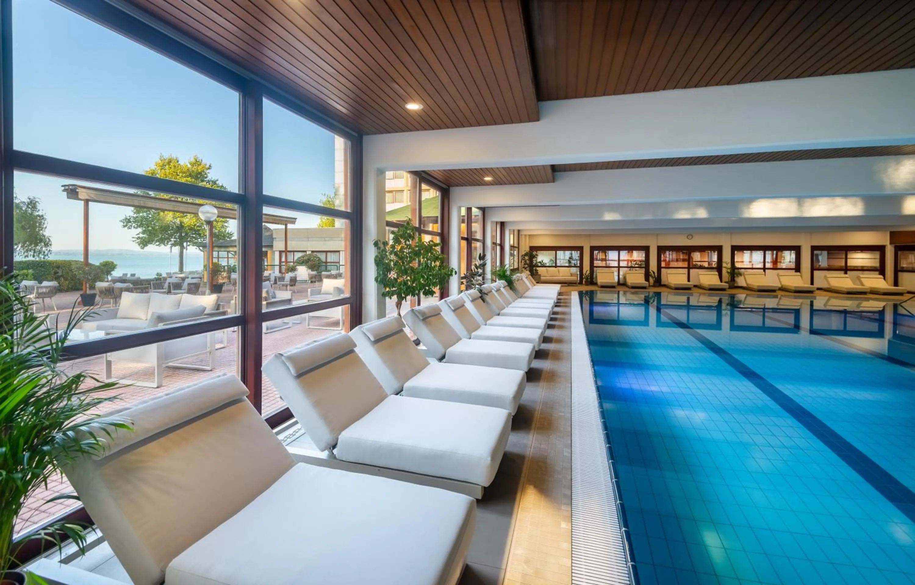 Swimming pool in Hotel Club Tihany