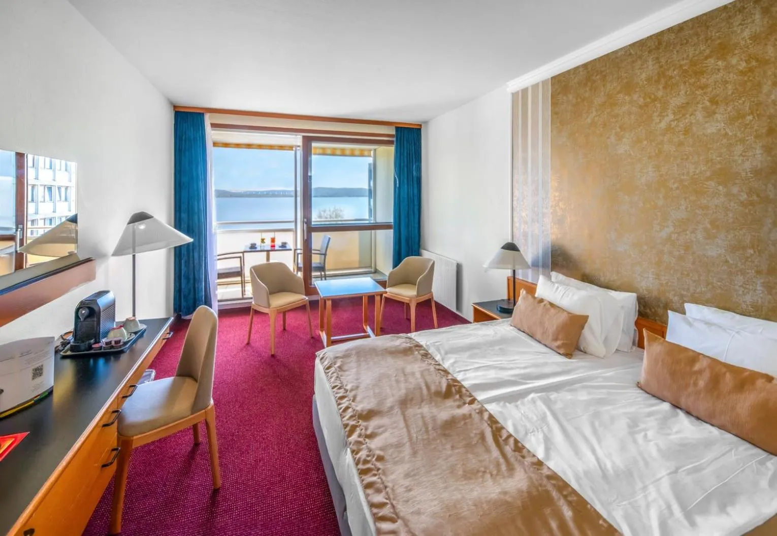 Bedroom, Bed in Hotel Club Tihany