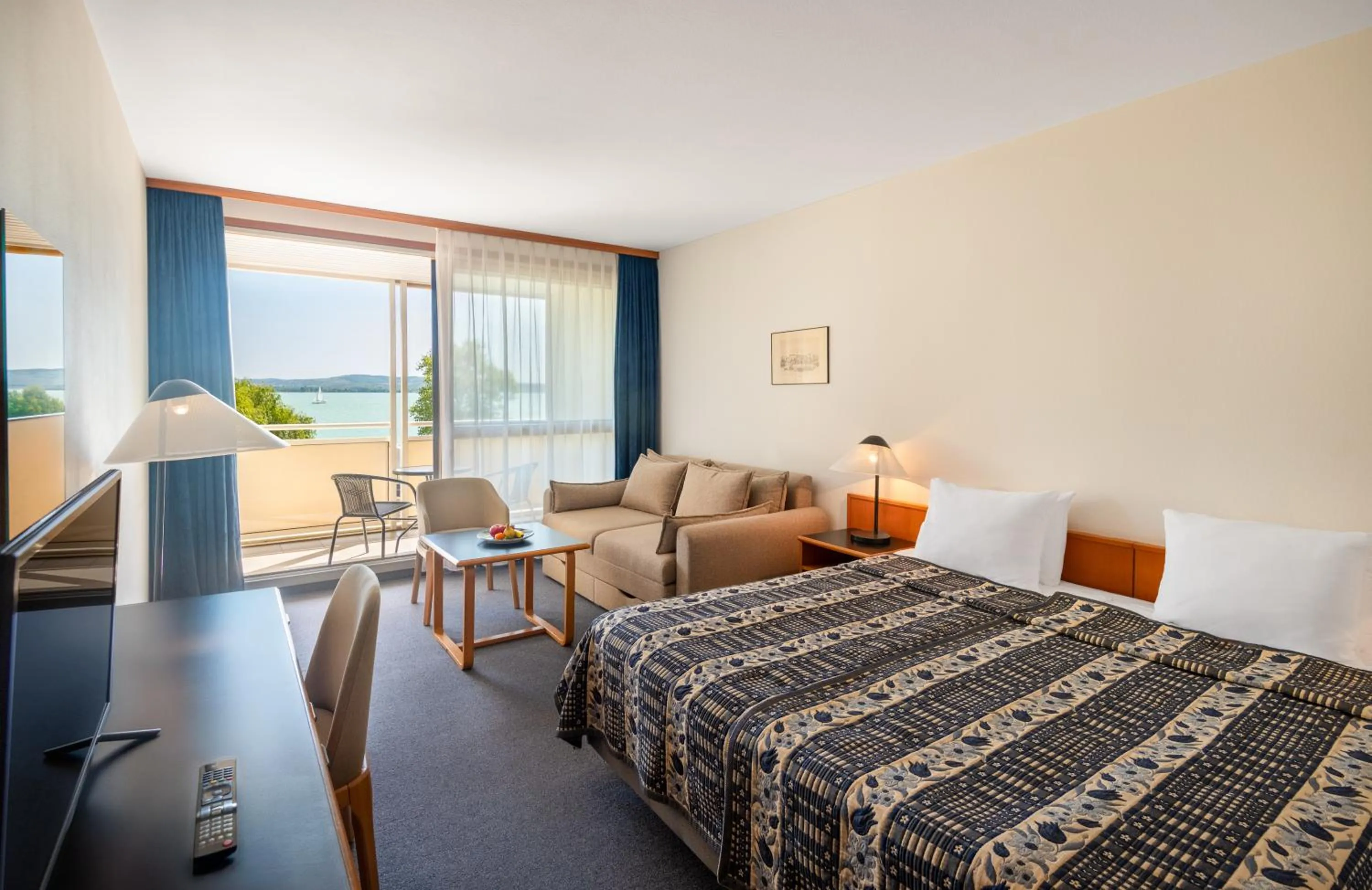 Bedroom, Bed in Hotel Club Tihany