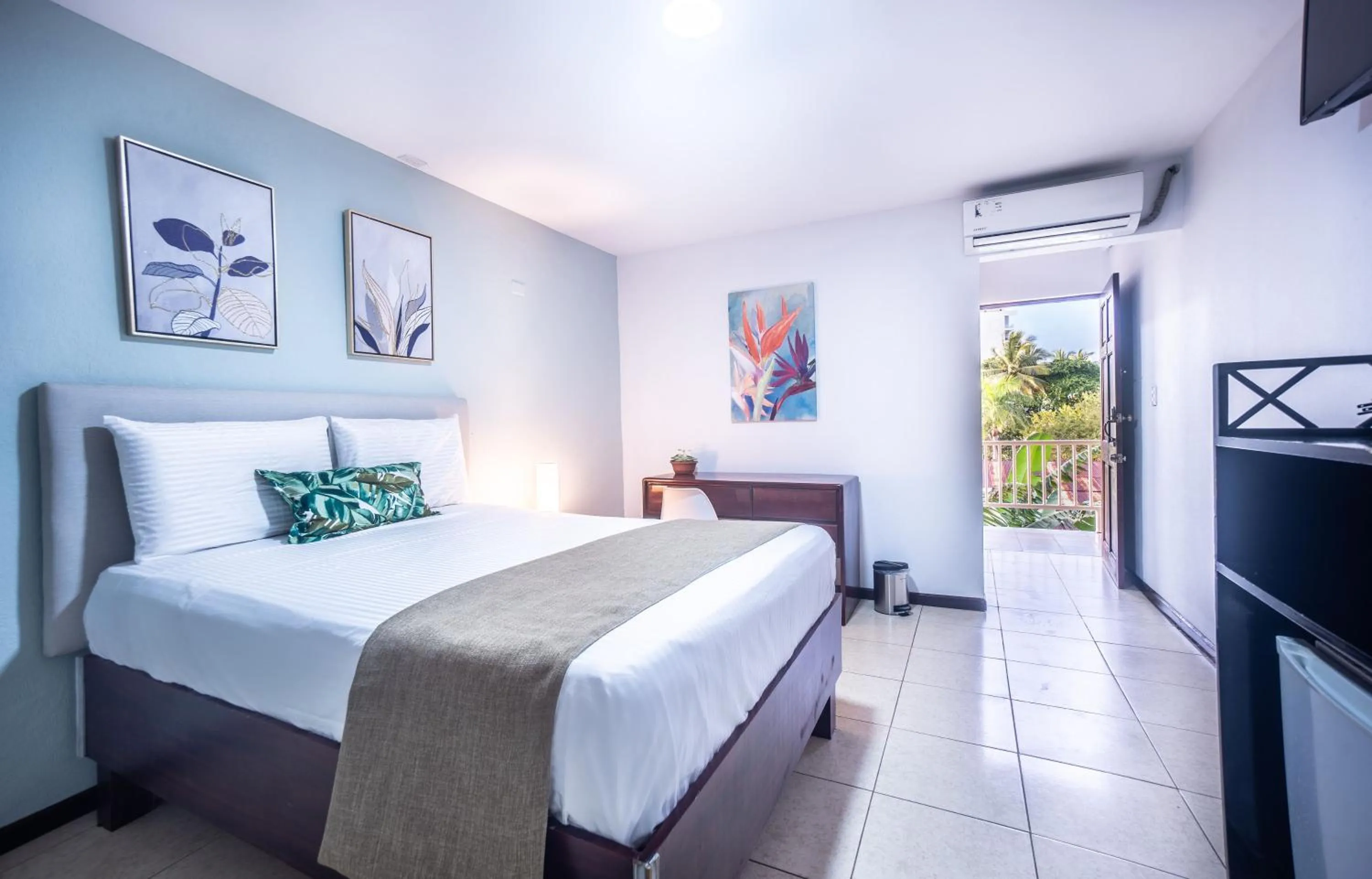 Photo of the whole room, Bed in Paradise Jaco Beach Front