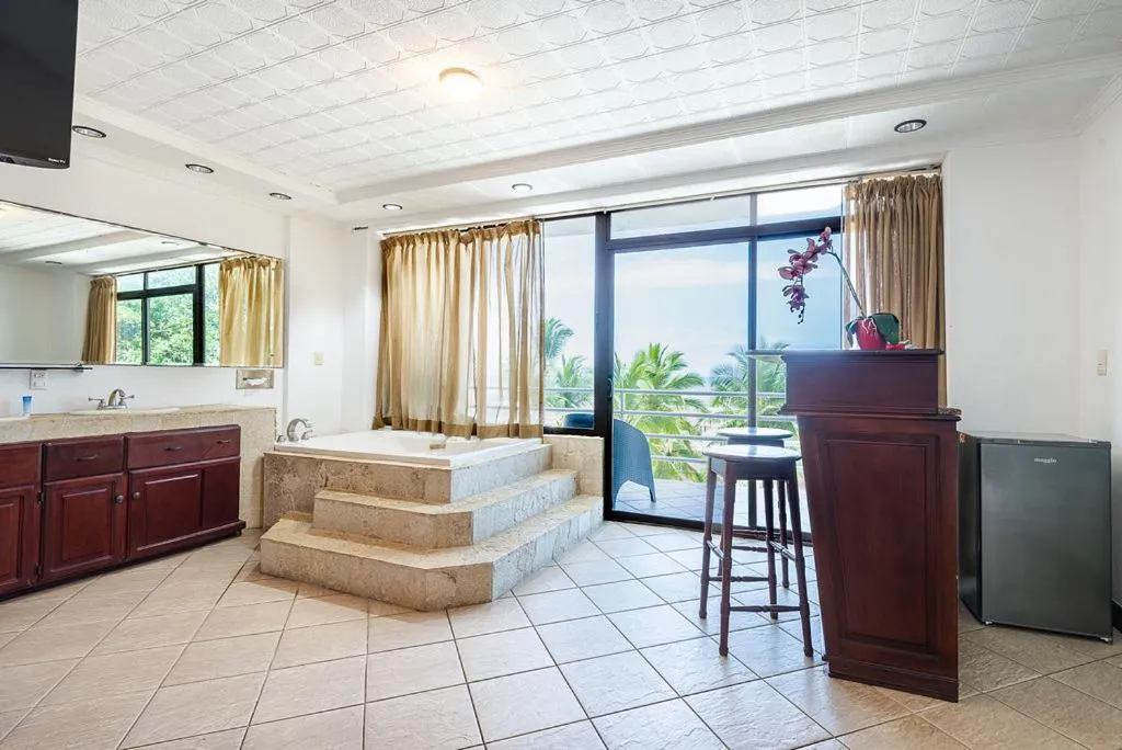 Bed in Paradise Jaco Beach Front