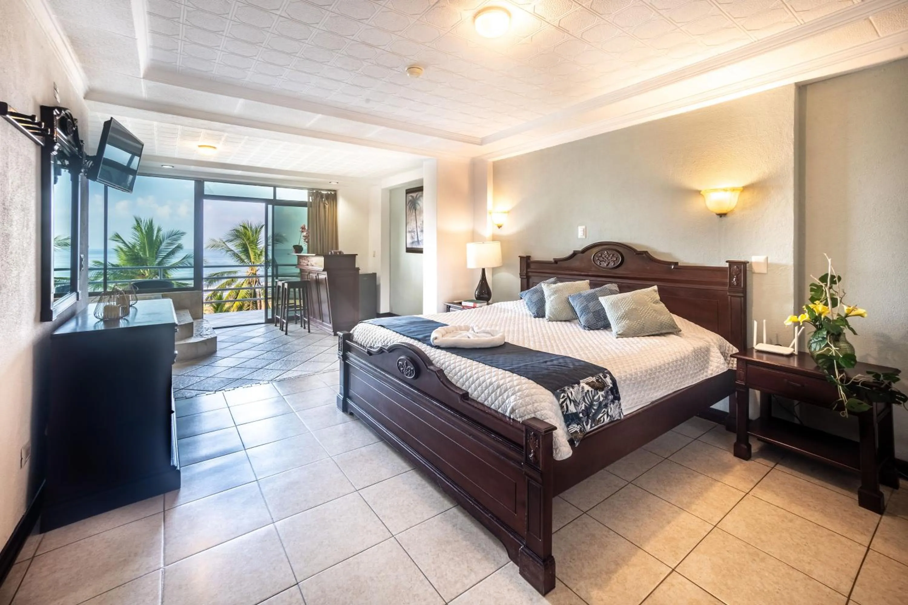 Photo of the whole room, Bed in Paradise Jaco Beach Front