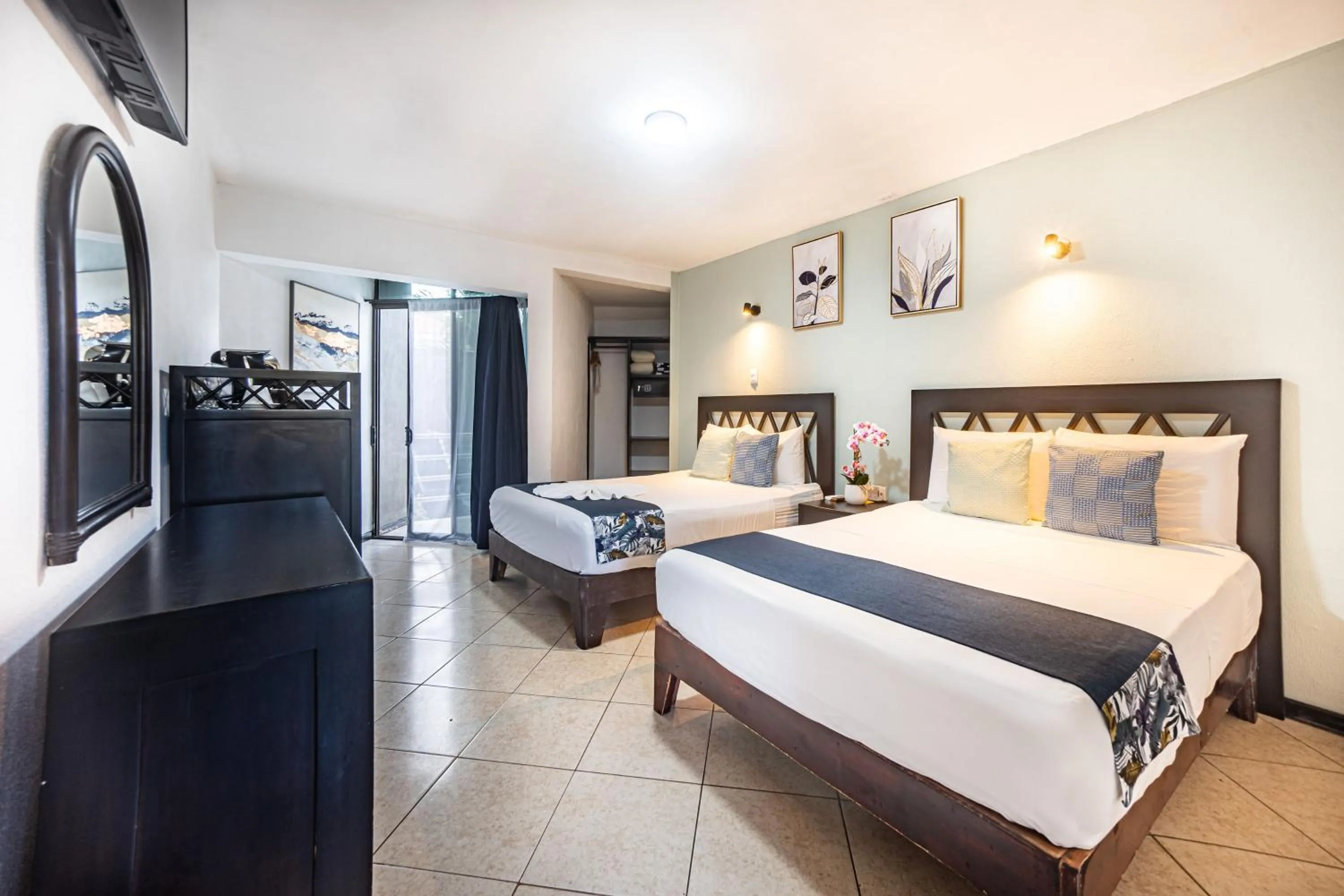 Photo of the whole room, Bed in Paradise Jaco Beach Front