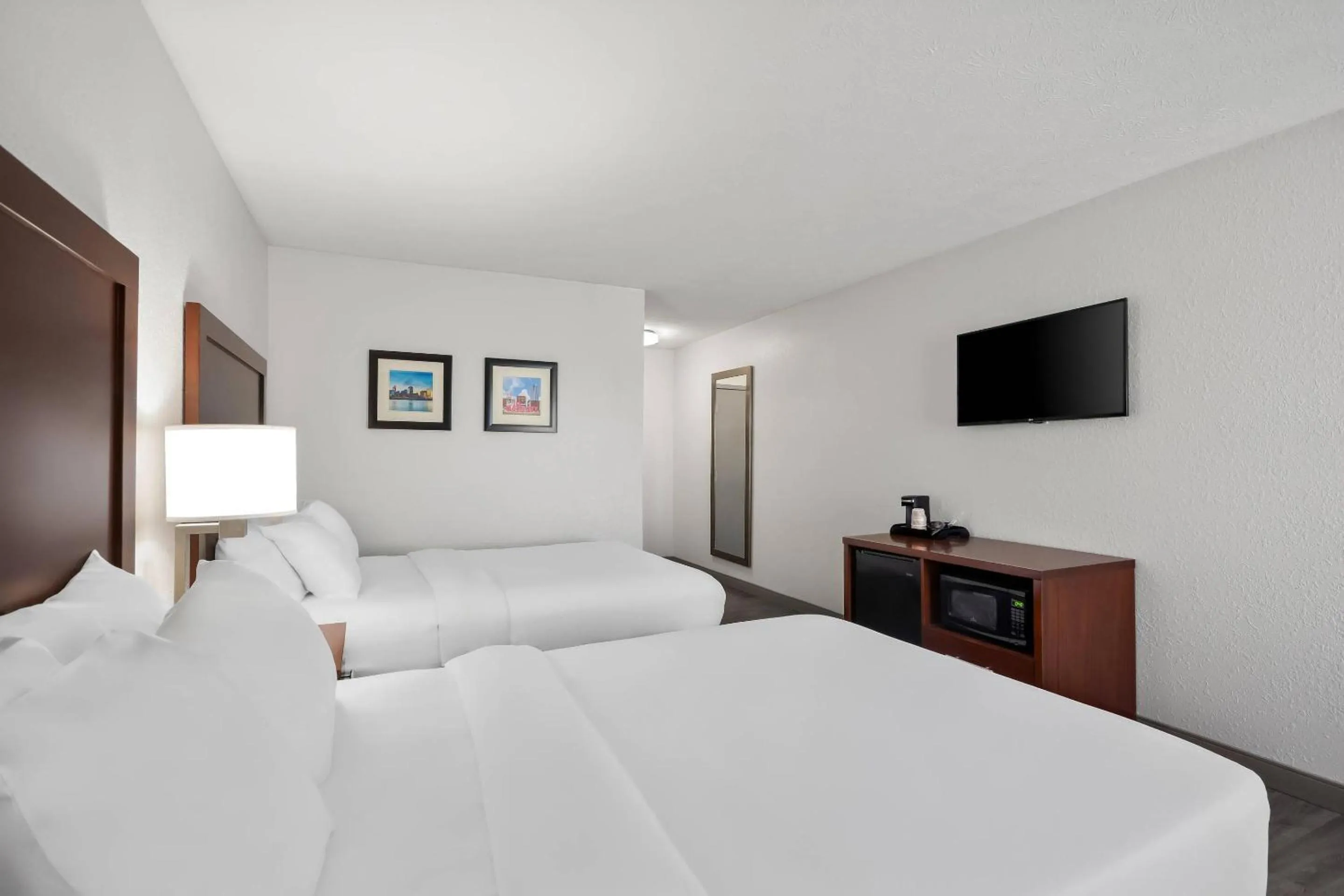 Bedroom, Bed in Comfort Inn & Suites Cincinnati Eastgate