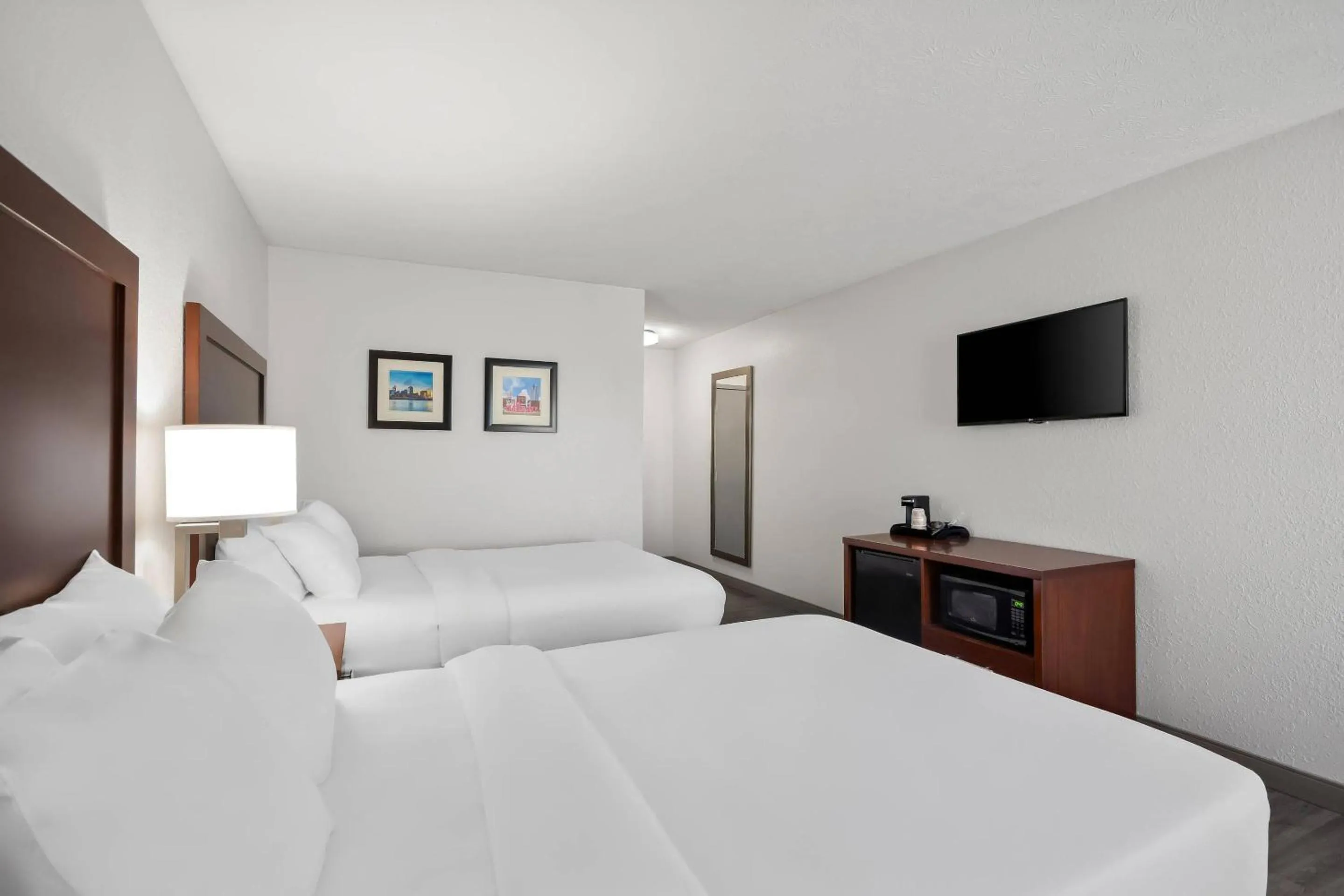 Bedroom, Bed in Comfort Inn & Suites Cincinnati Eastgate