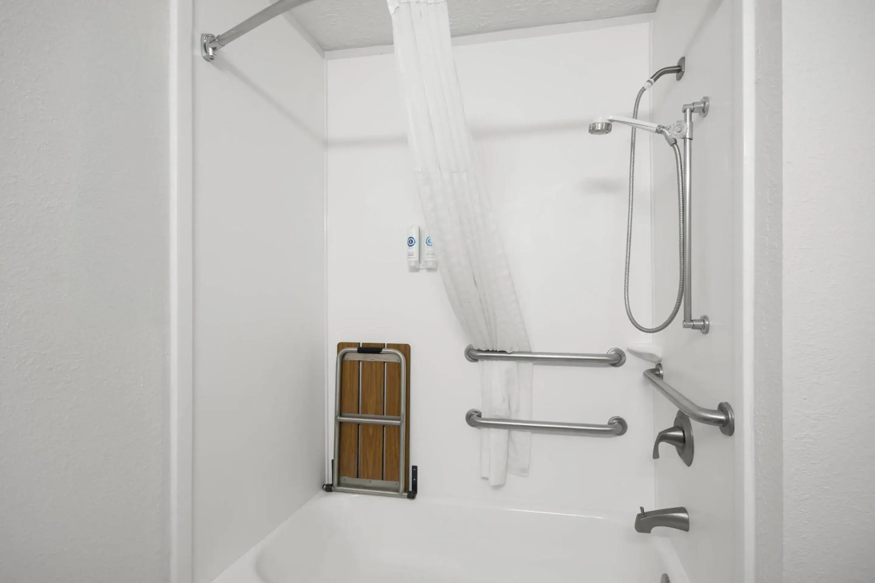 Bedroom in Comfort Inn & Suites Cincinnati Eastgate Bedroom in Comfort Inn & Suites Cincinnati Eastgate