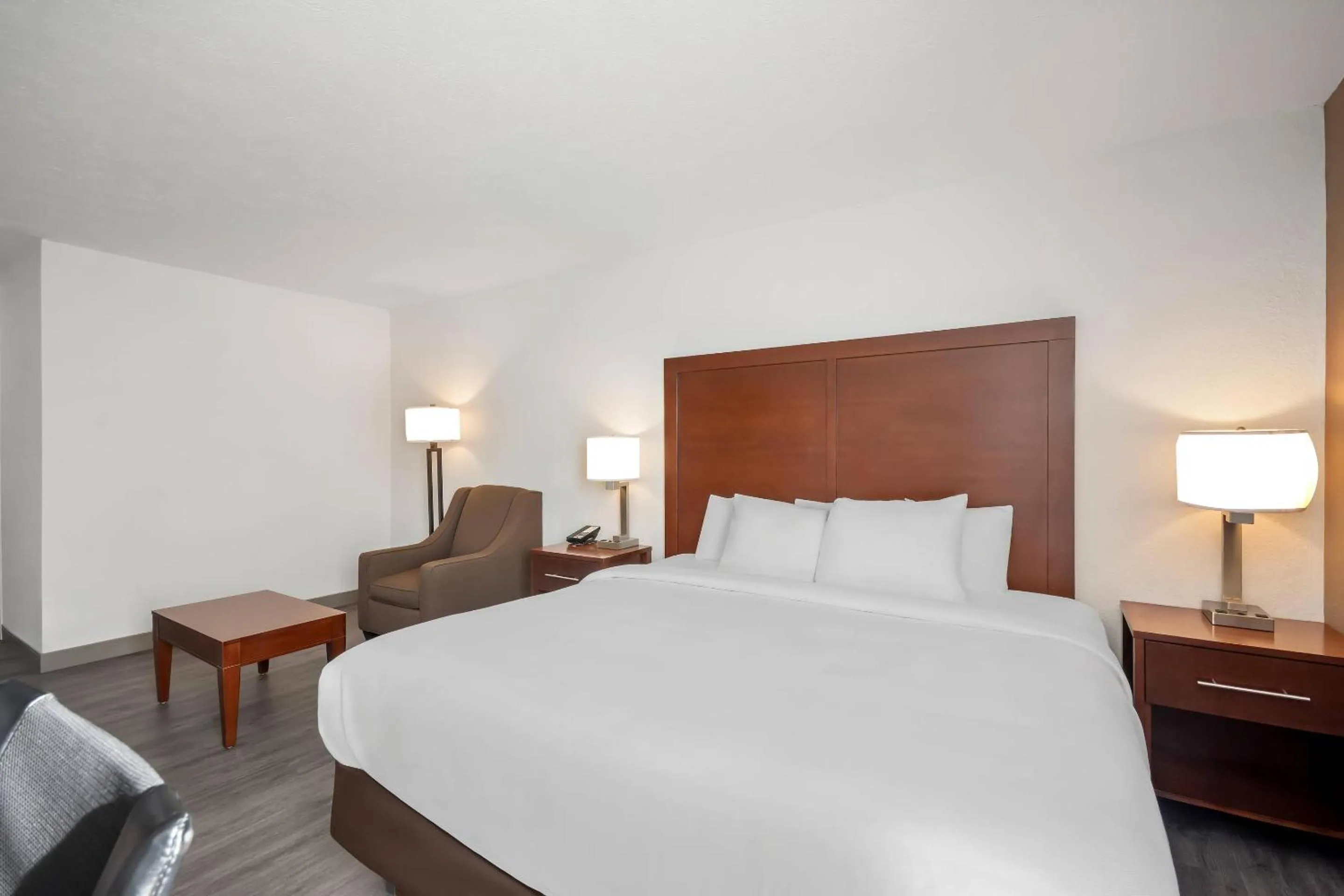 Bedroom, Bed in Comfort Inn & Suites Cincinnati Eastgate