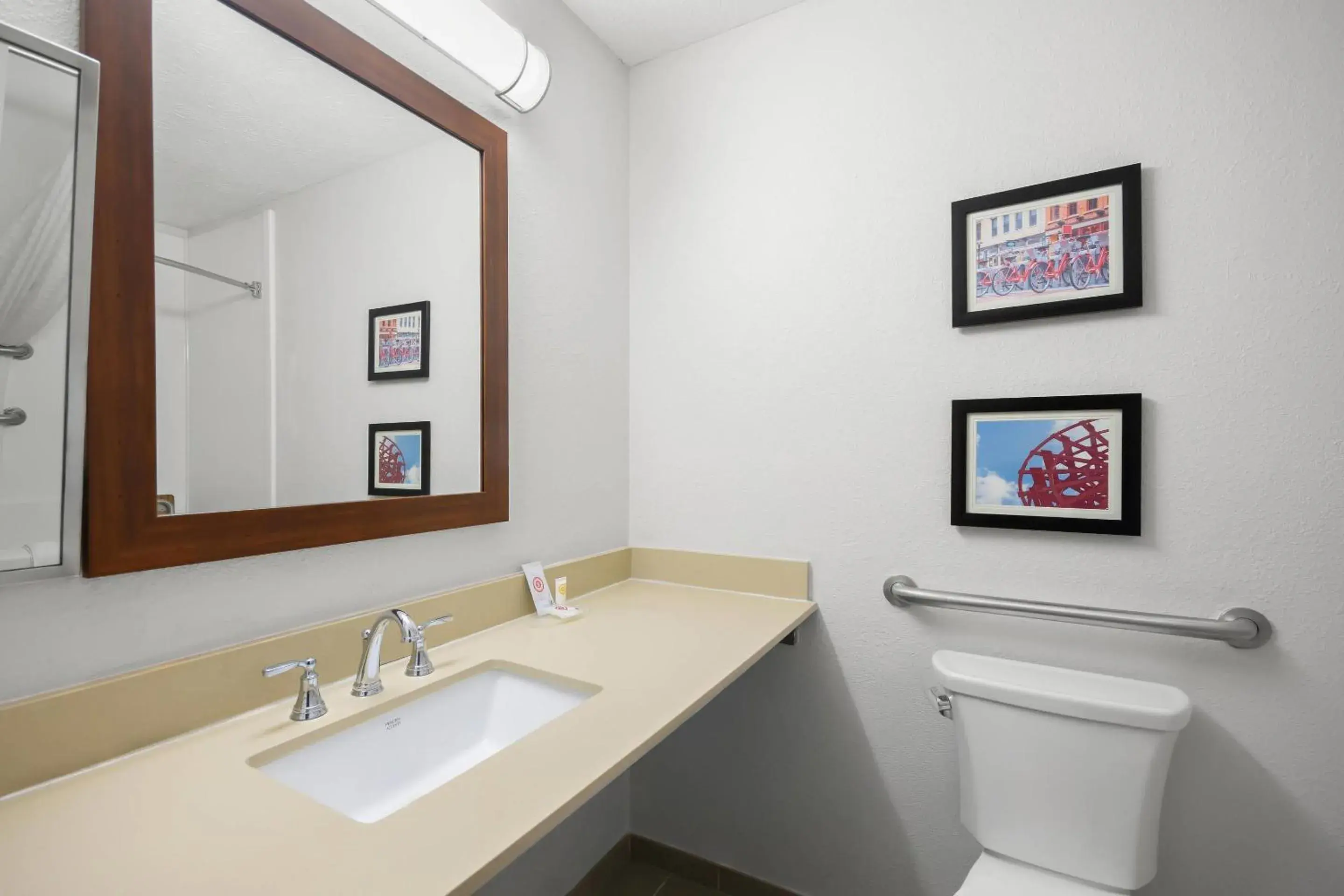 Bedroom in Comfort Inn & Suites Cincinnati Eastgate Bedroom in Comfort Inn & Suites Cincinnati Eastgate