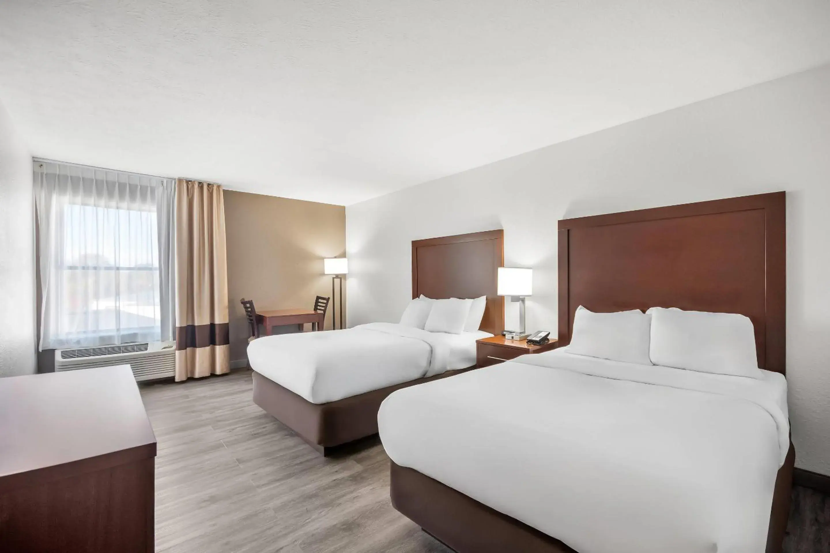 Bedroom, Bed in Comfort Inn & Suites Cincinnati Eastgate Bedroom, Bed in Comfort Inn & Suites Cincinnati Eastgate