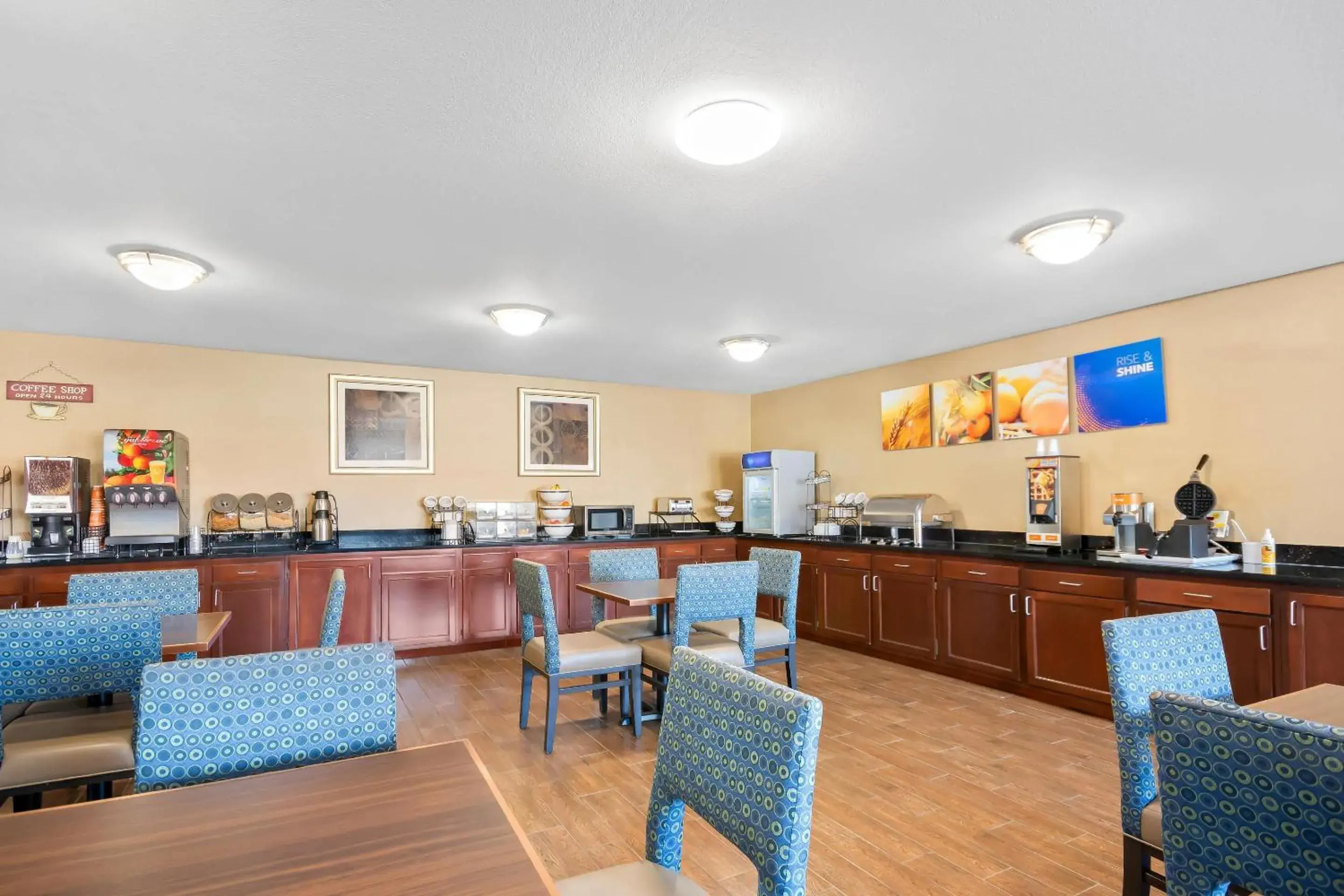 Breakfast in Comfort Inn & Suites Cincinnati Eastgate Breakfast in Comfort Inn & Suites Cincinnati Eastgate