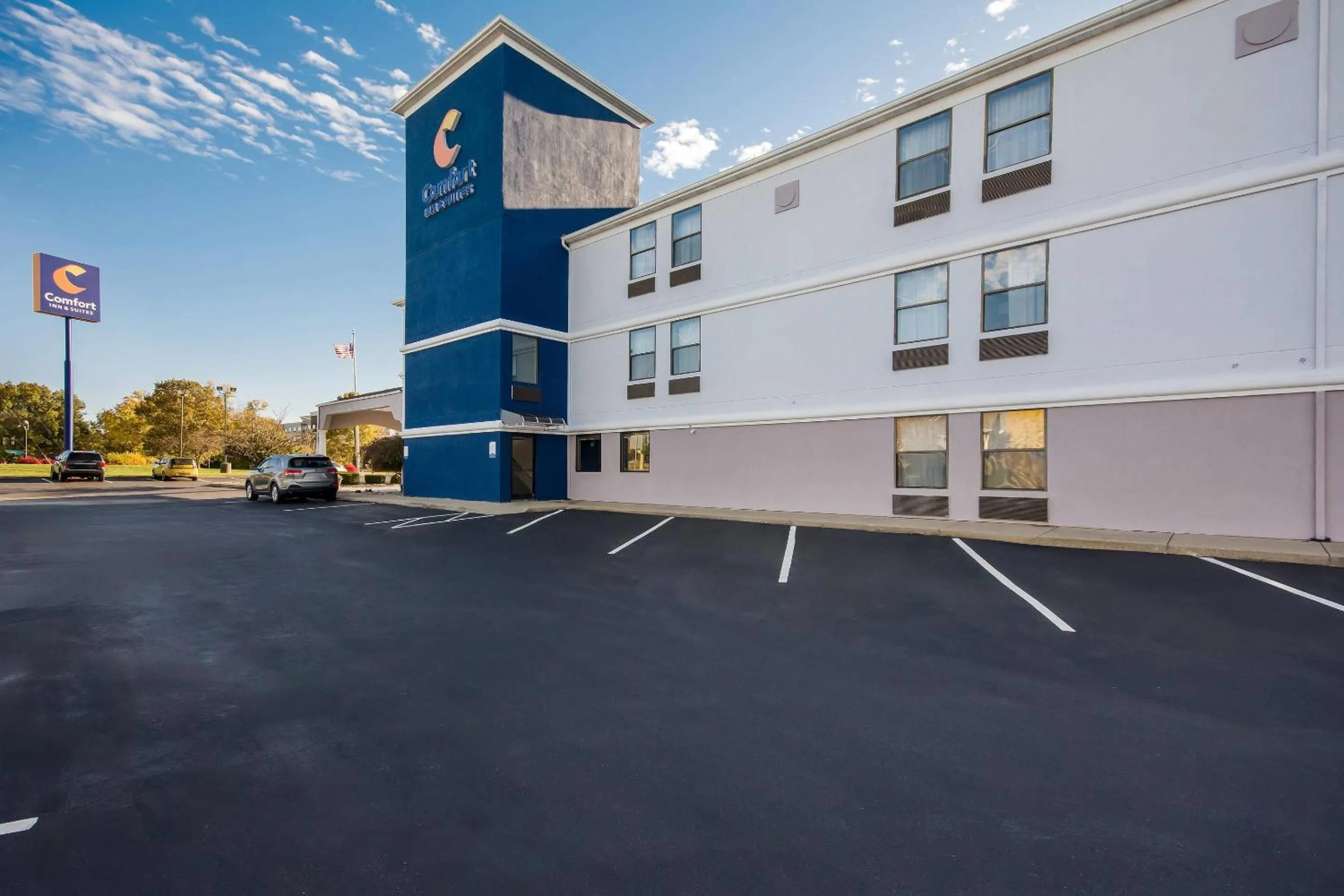 Property building in Comfort Inn & Suites Cincinnati Eastgate