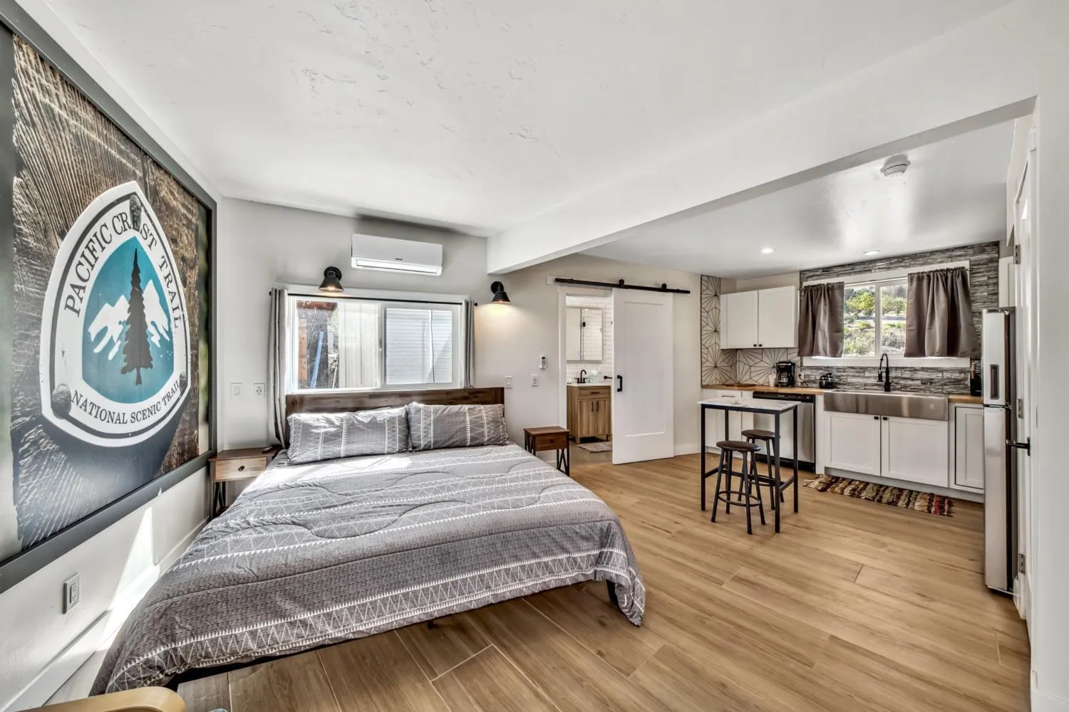 Bed in The Historic West Walker Motel