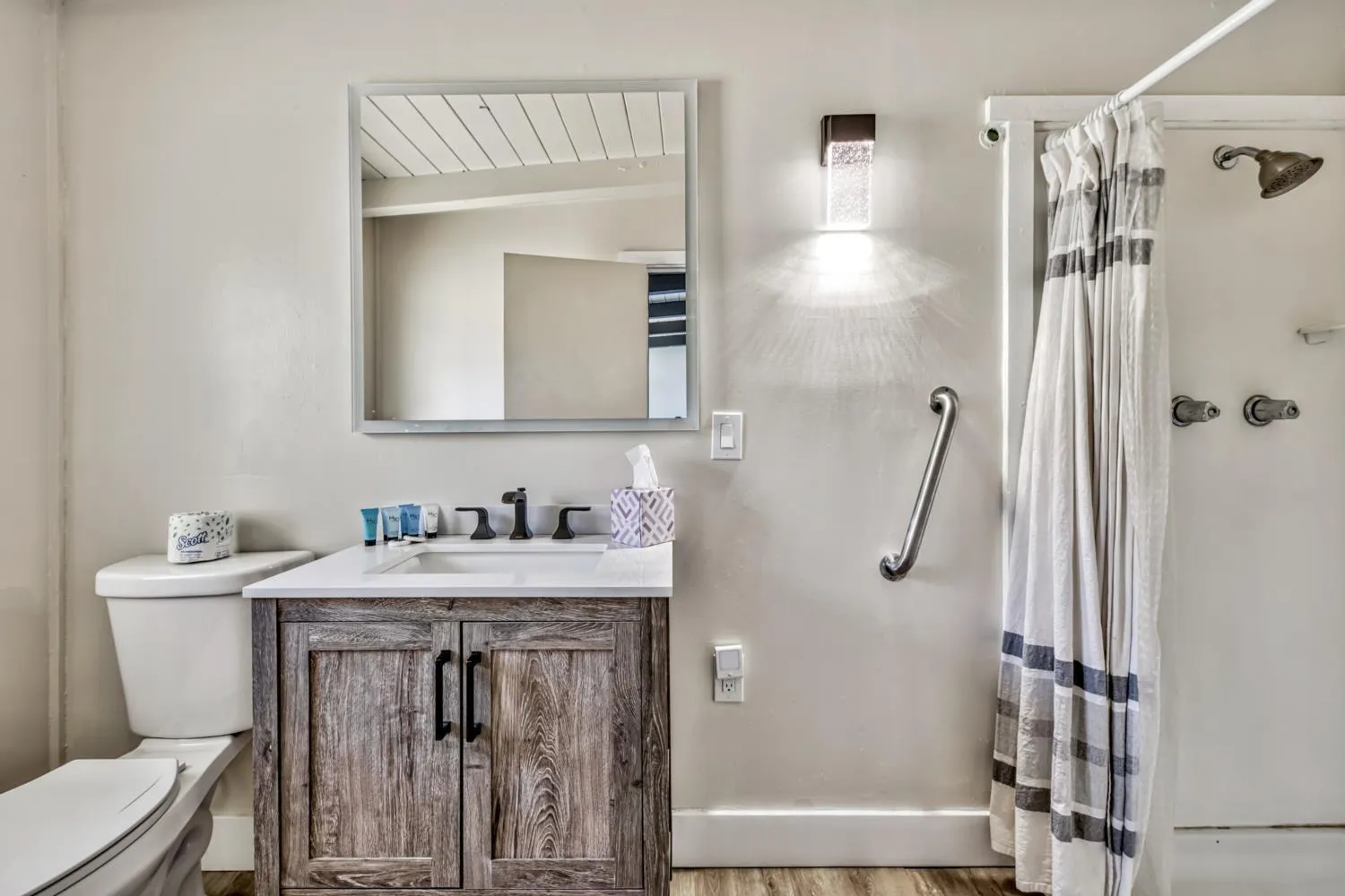 Bathroom in The Historic West Walker Motel