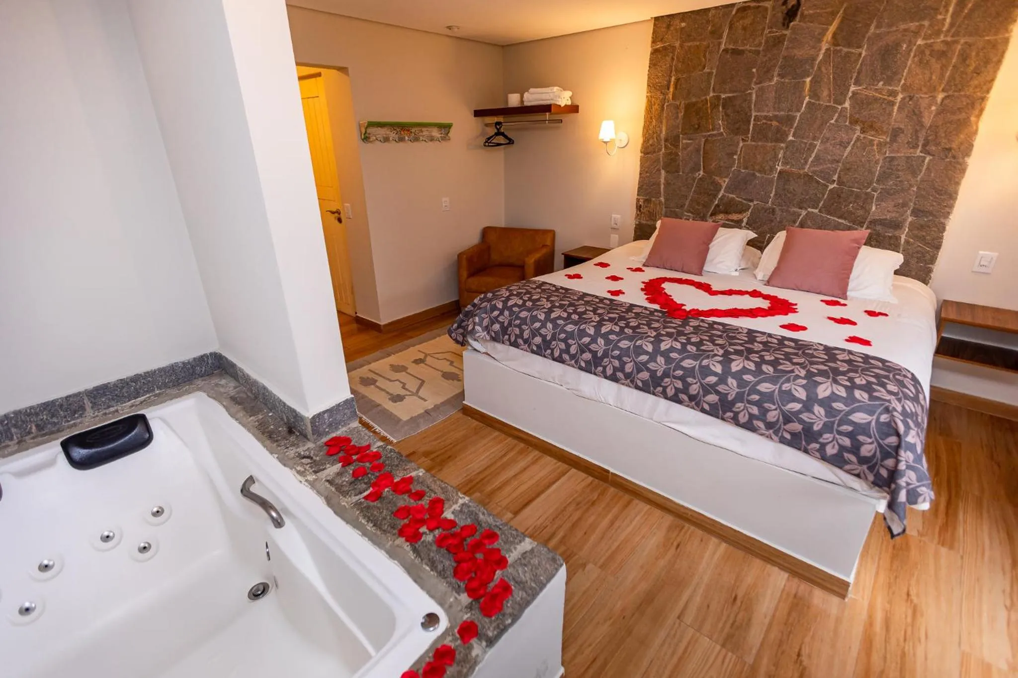 Hot Tub, Bed in Villa Hegus no Alto da Boa Vista