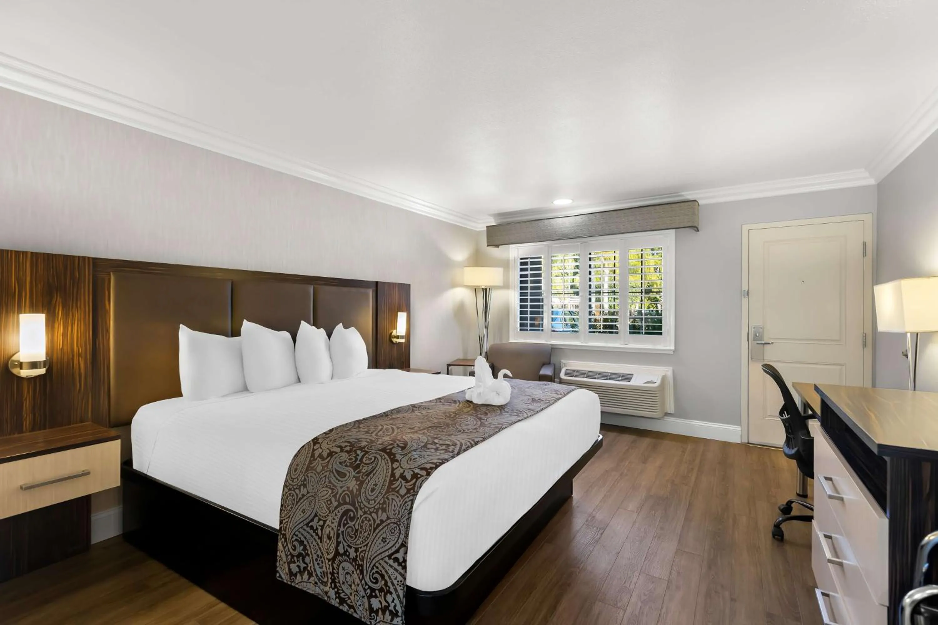 Bedroom, Bed in Best Western University Inn Santa Clara