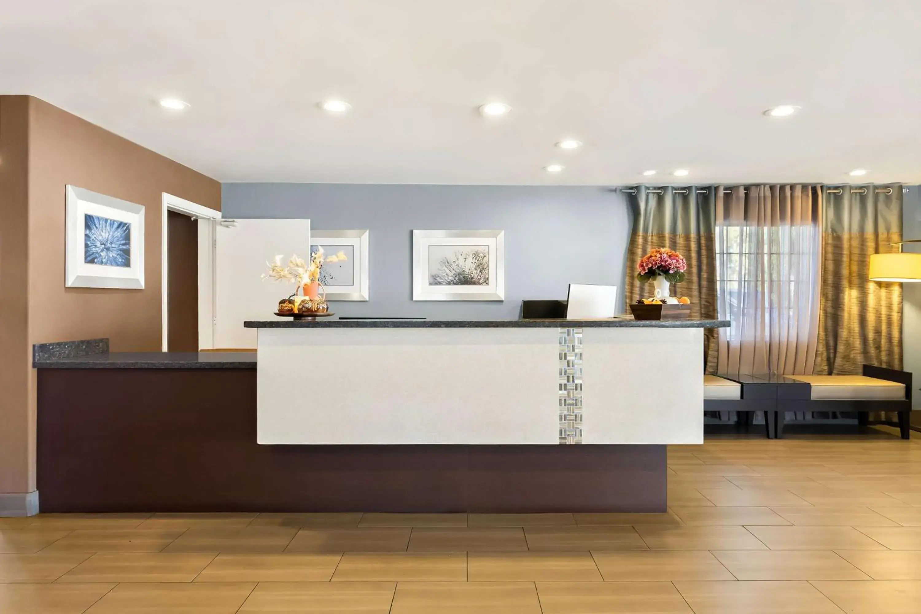Lobby or reception in Best Western University Inn Santa Clara Lobby or reception in Best Western University Inn Santa Clara