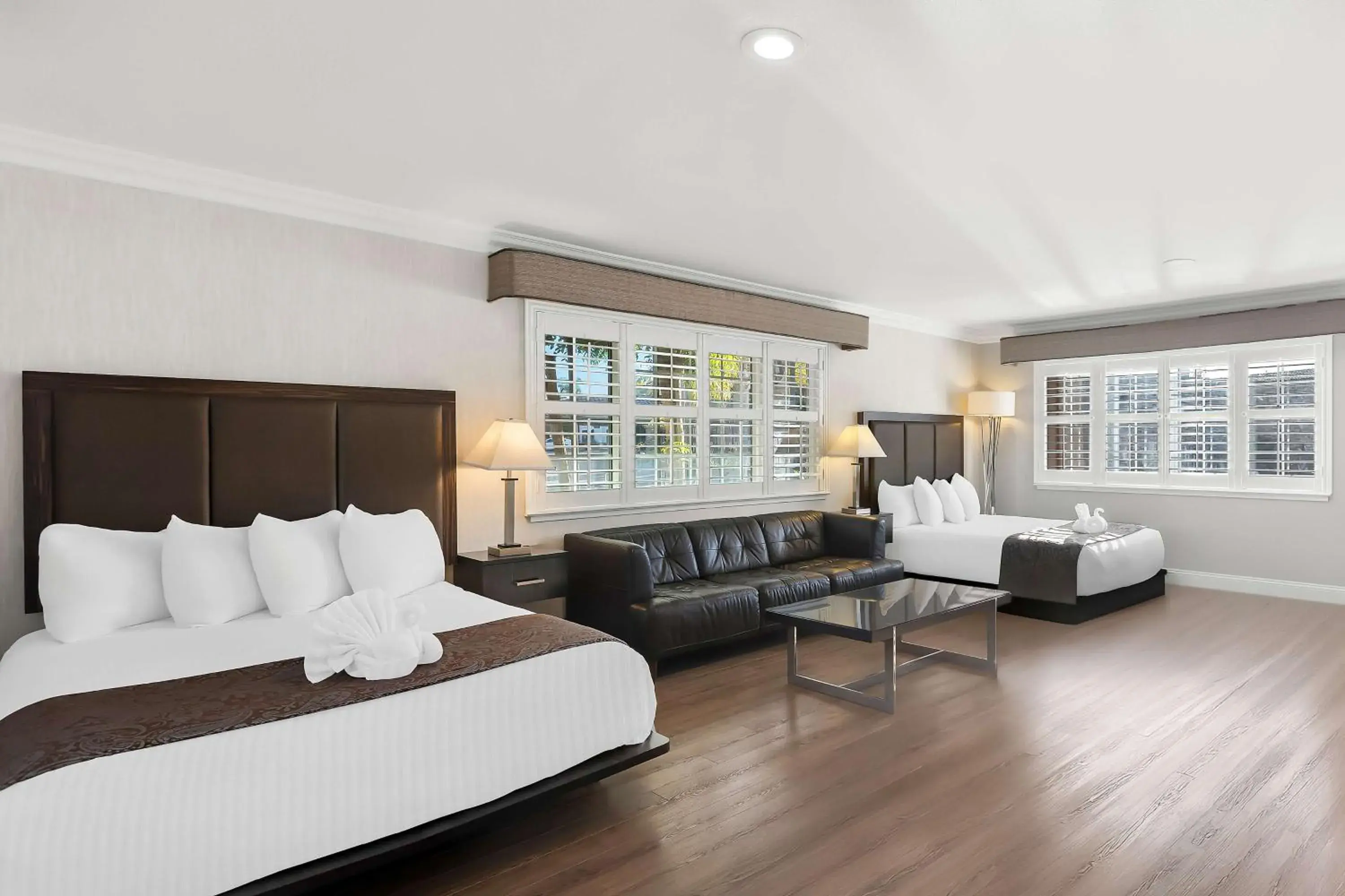 Queen Room with Two Queen Beds with Roll-in Shower - Non-smoking in Best Western University Inn Santa Clara Queen Room with Two Queen Beds with Roll-in Shower - Non-smoking in Best Western University Inn Santa Clara