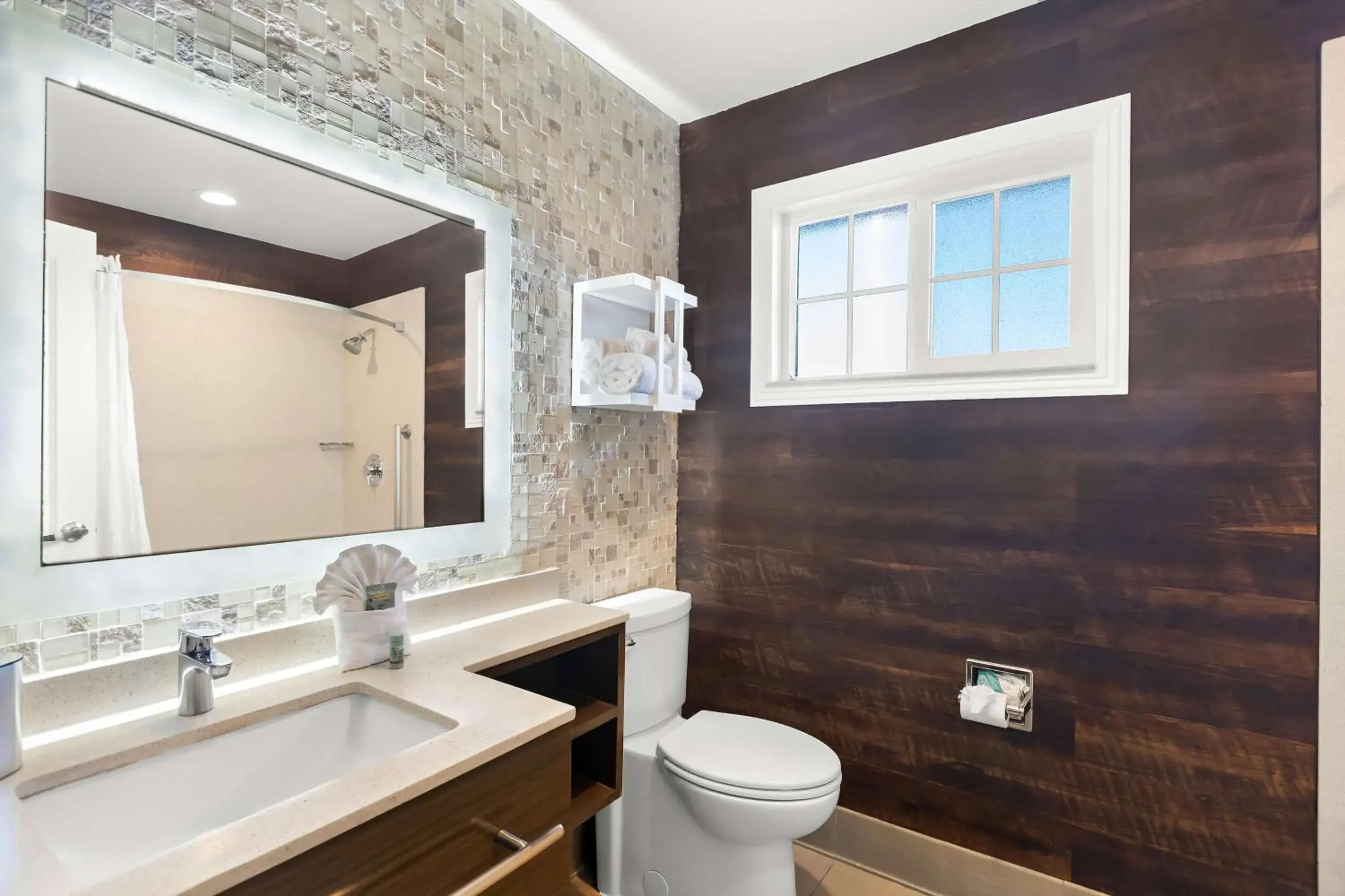 Large Queen Room with Two Queen Beds - Non-Smoking in Best Western University Inn Santa Clara Large Queen Room with Two Queen Beds - Non-Smoking in Best Western University Inn Santa Clara