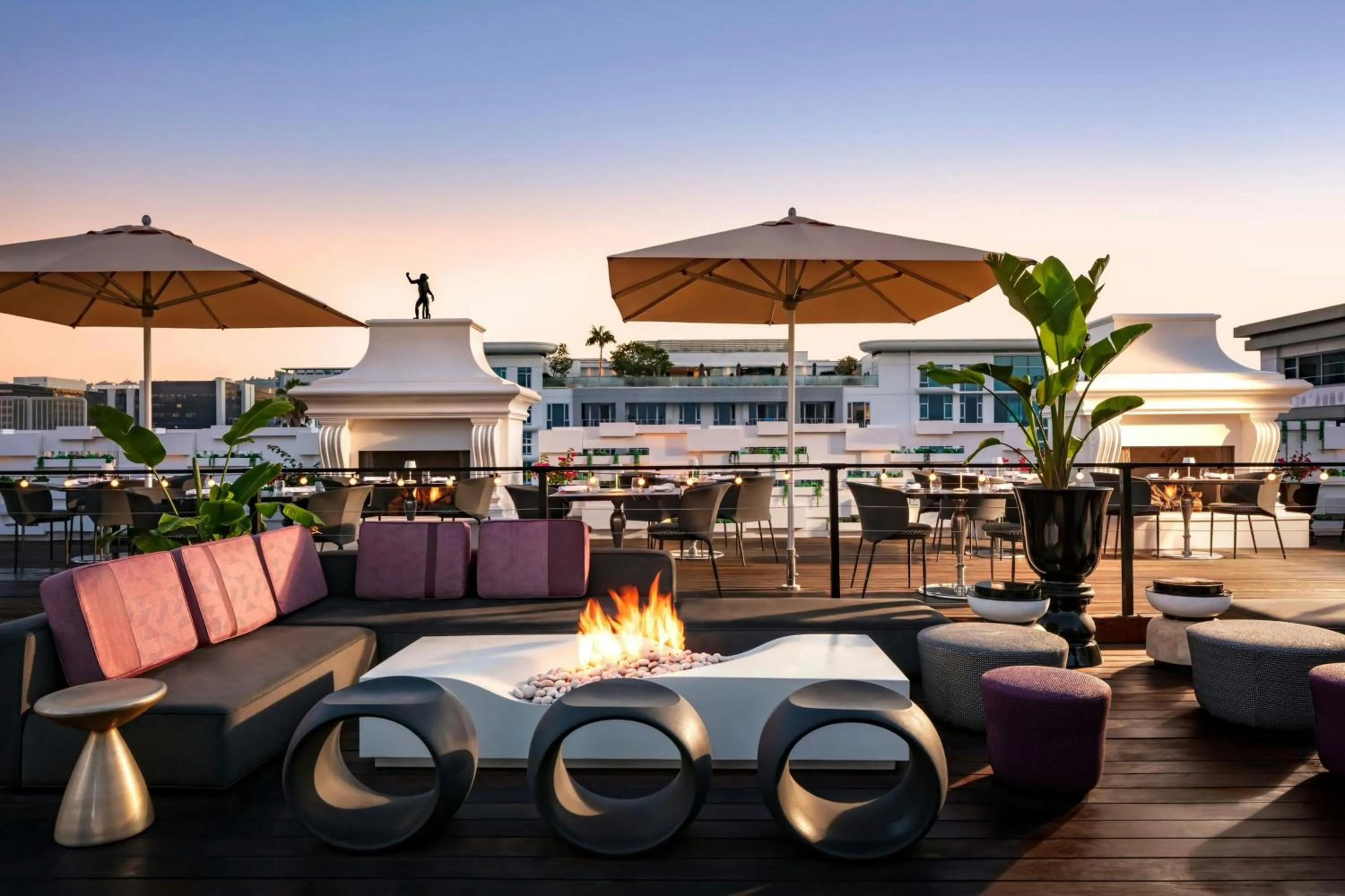 Restaurant/places to eat in SLS Hotel, a Luxury Collection Hotel, Beverly Hills