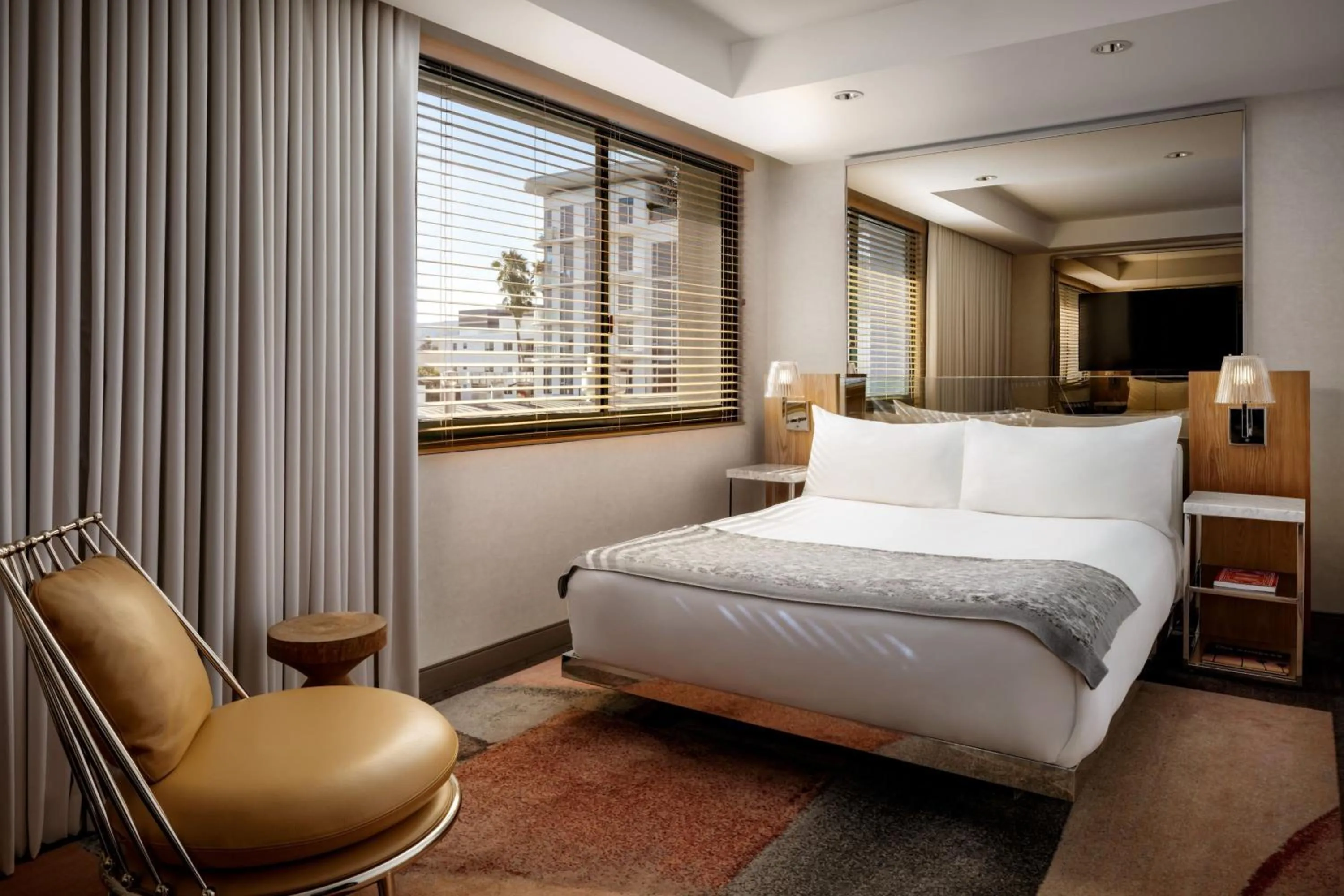 Photo of the whole room, Bed in SLS Hotel, a Luxury Collection Hotel, Beverly Hills