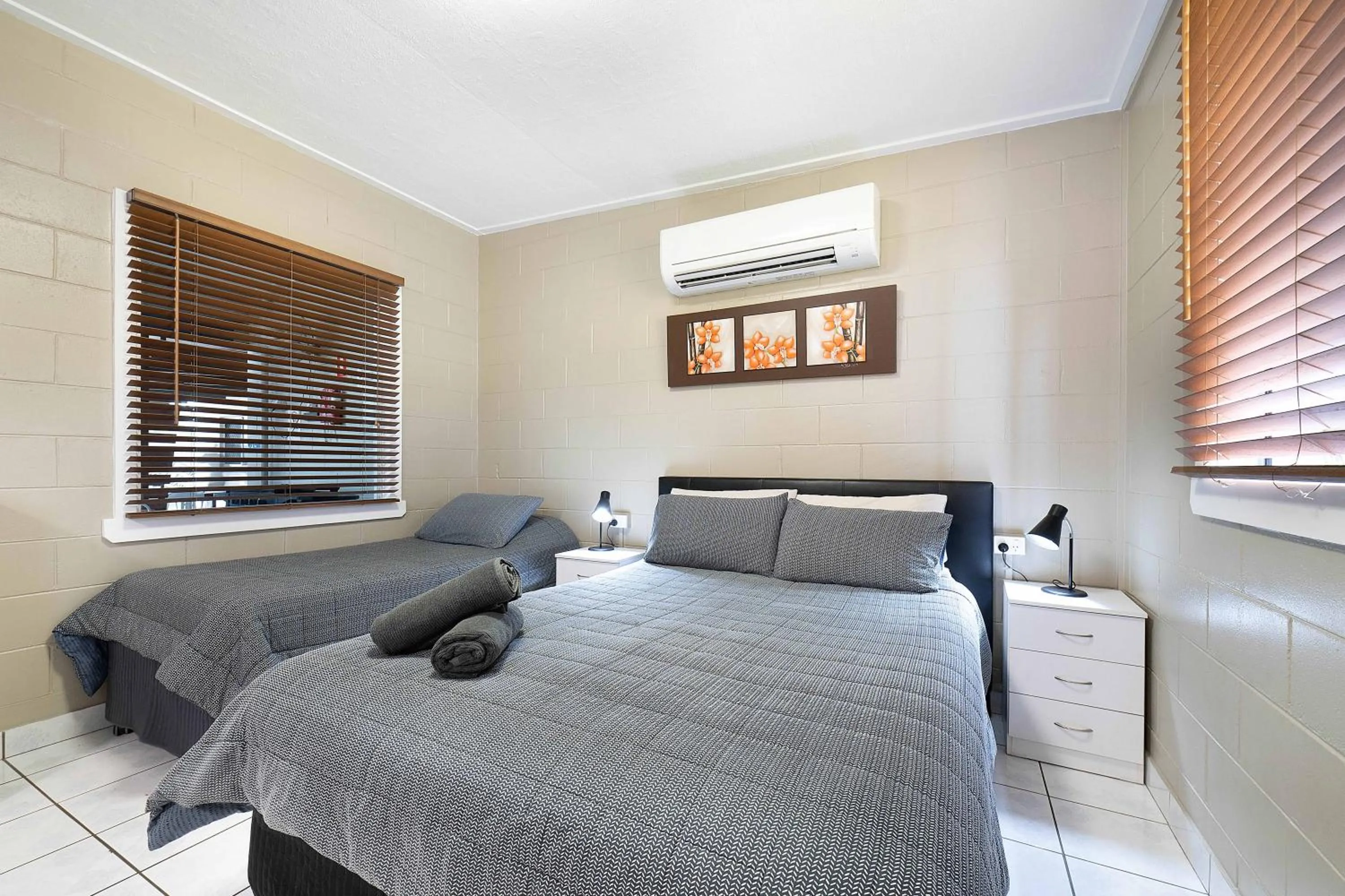 Seaforth Holiday Units