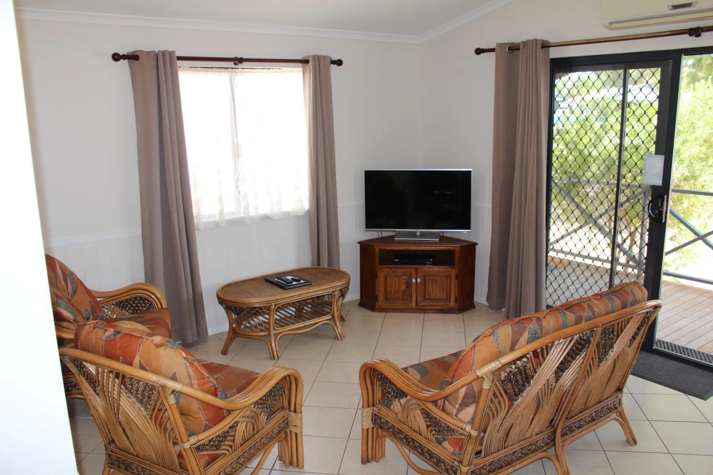 Seating area in Jurien Bay Tourist Park