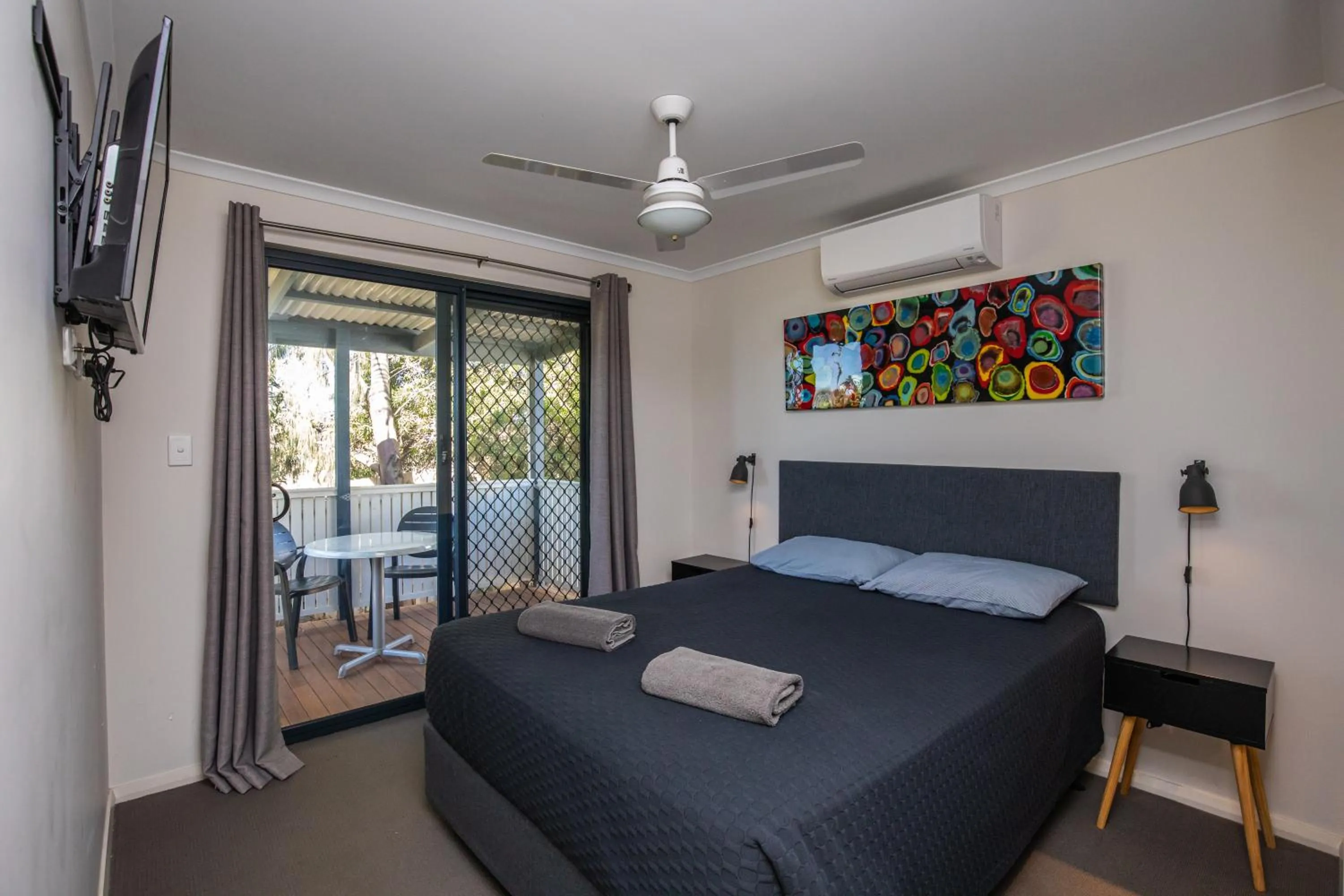 Patio, Bed in Jurien Bay Tourist Park