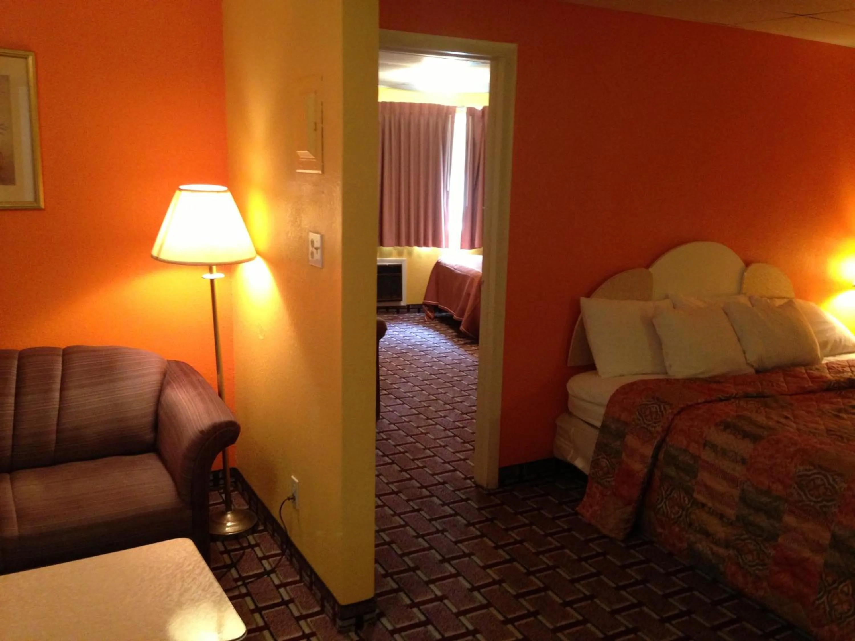 Bedroom in Red Carpet Inn Niagara Falls