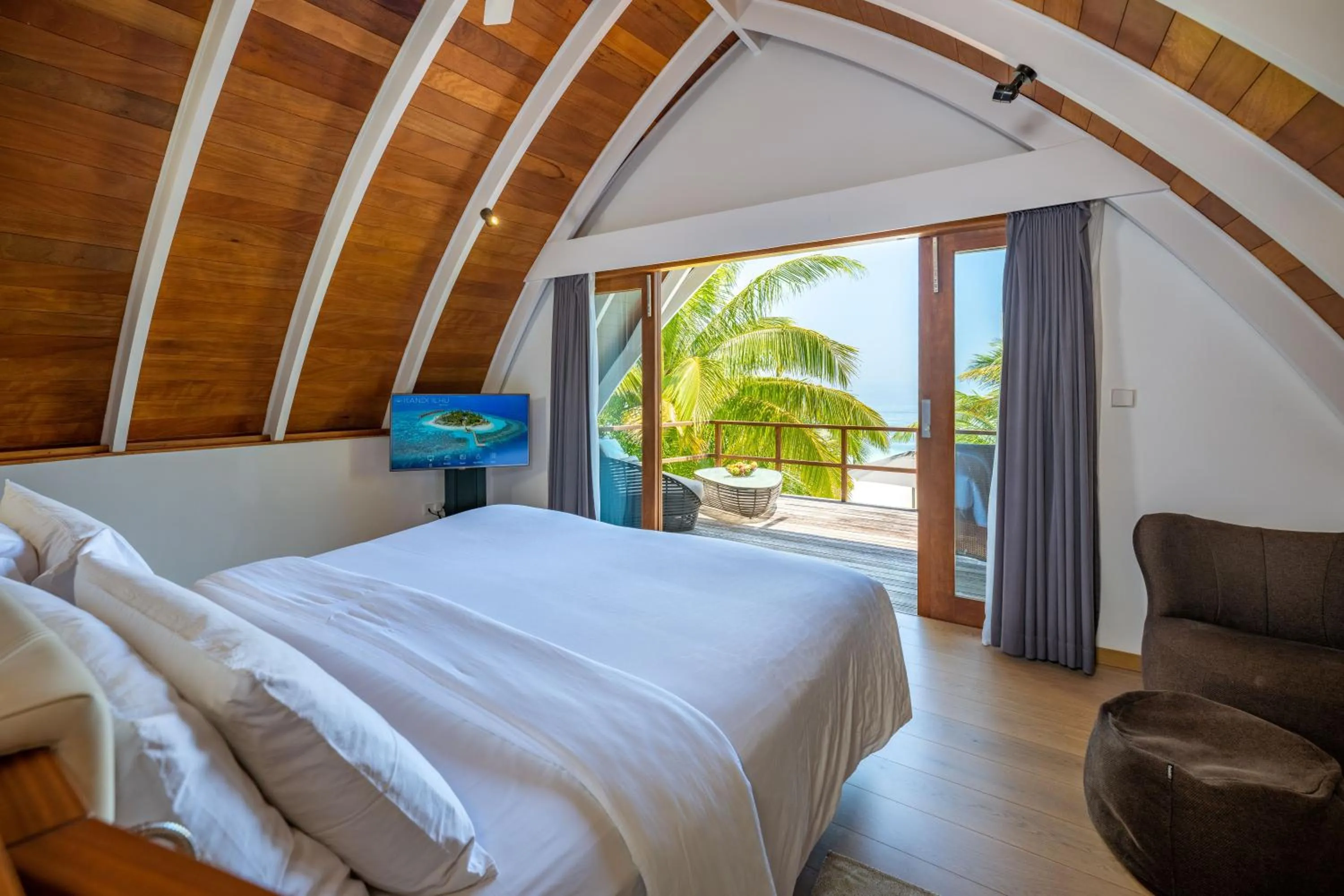 Bed in Kandolhu Maldives