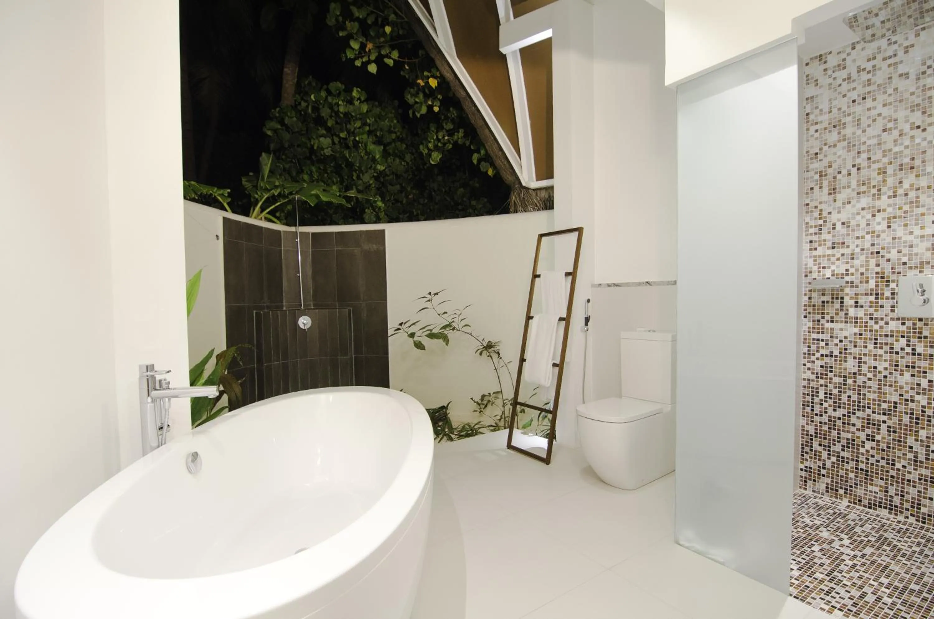 Shower in Kandolhu Maldives