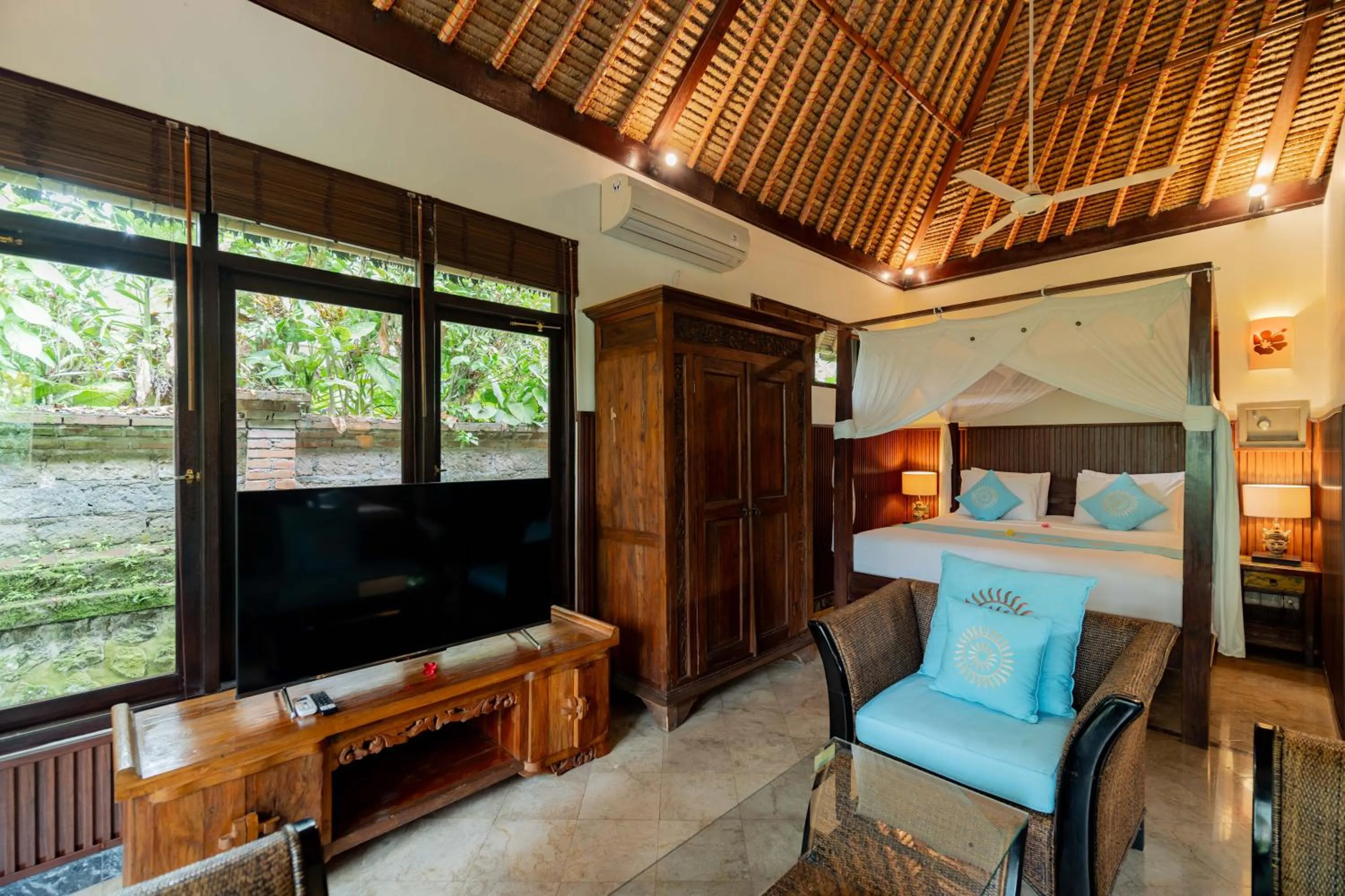 TV and multimedia, Bed in Sama's Cottages and Villas
