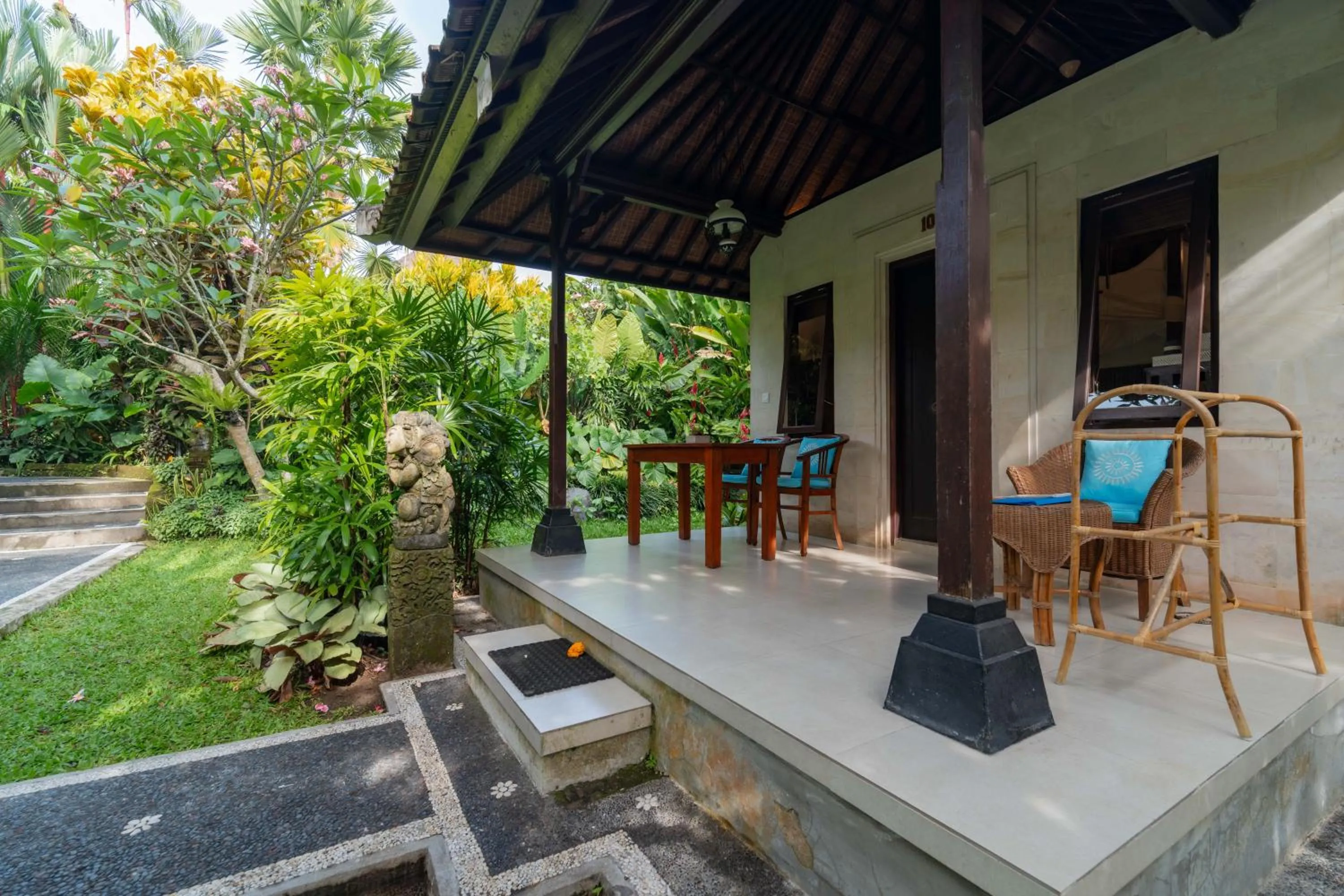 Patio in Sama's Cottages and Villas