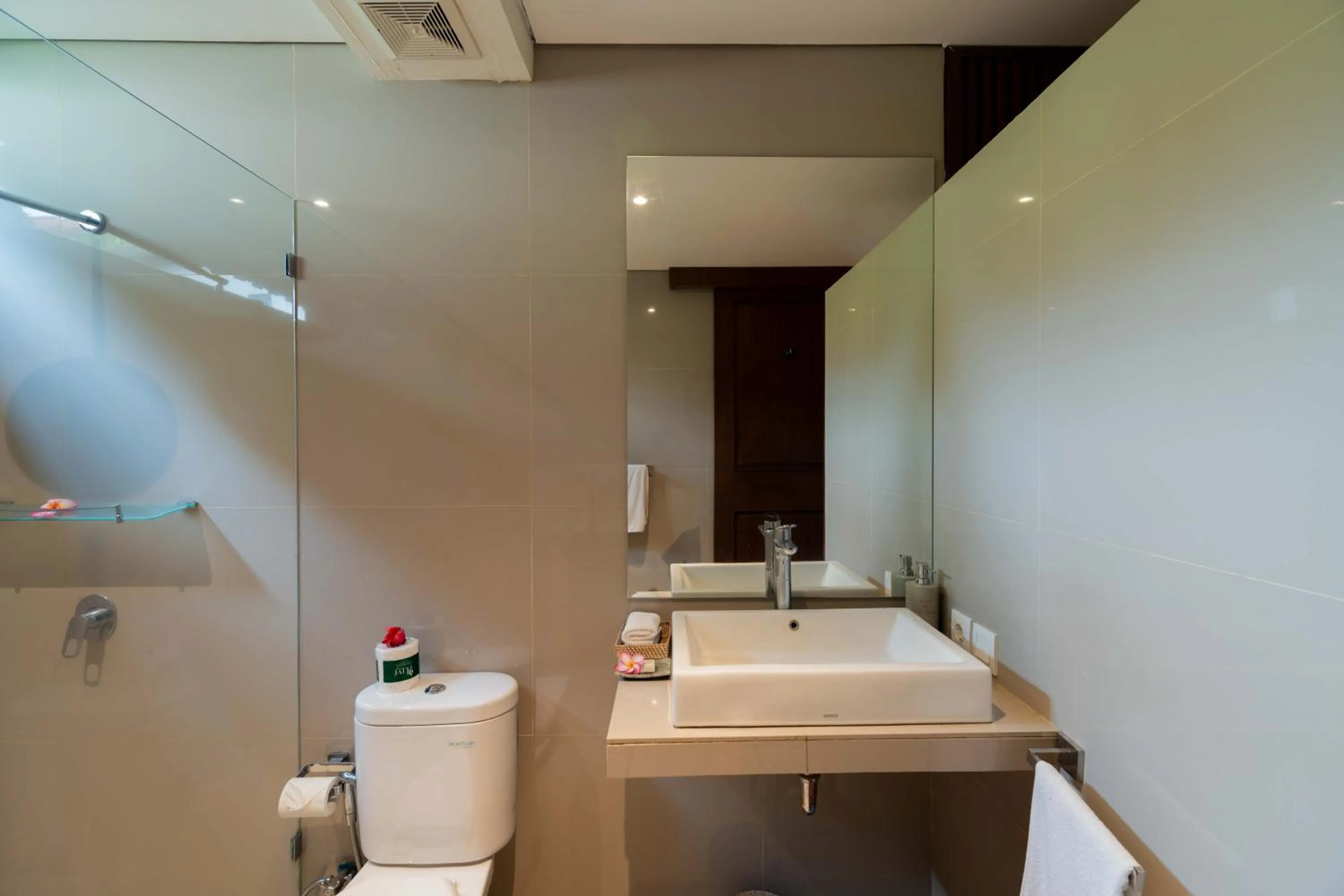 Shower in Sama's Cottages and Villas