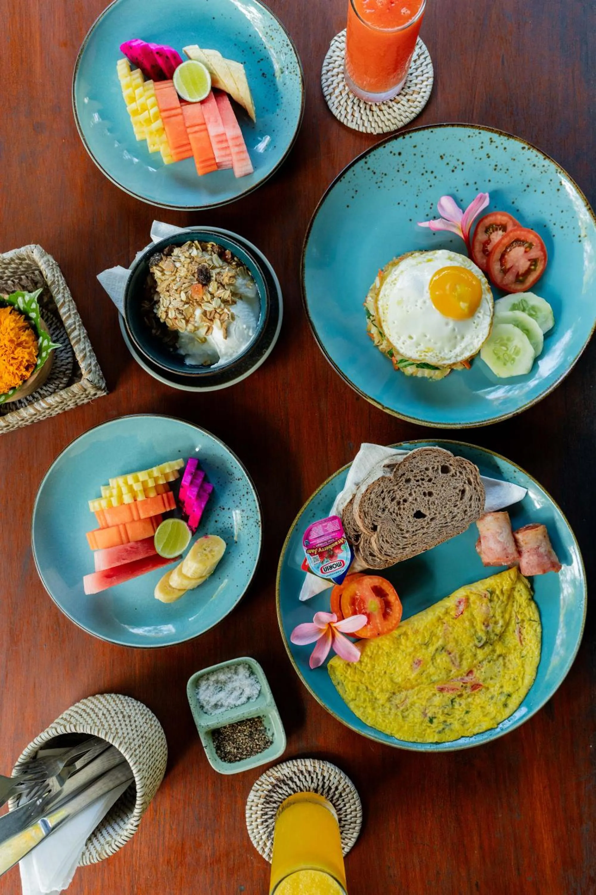 Breakfast in Sama's Cottages and Villas