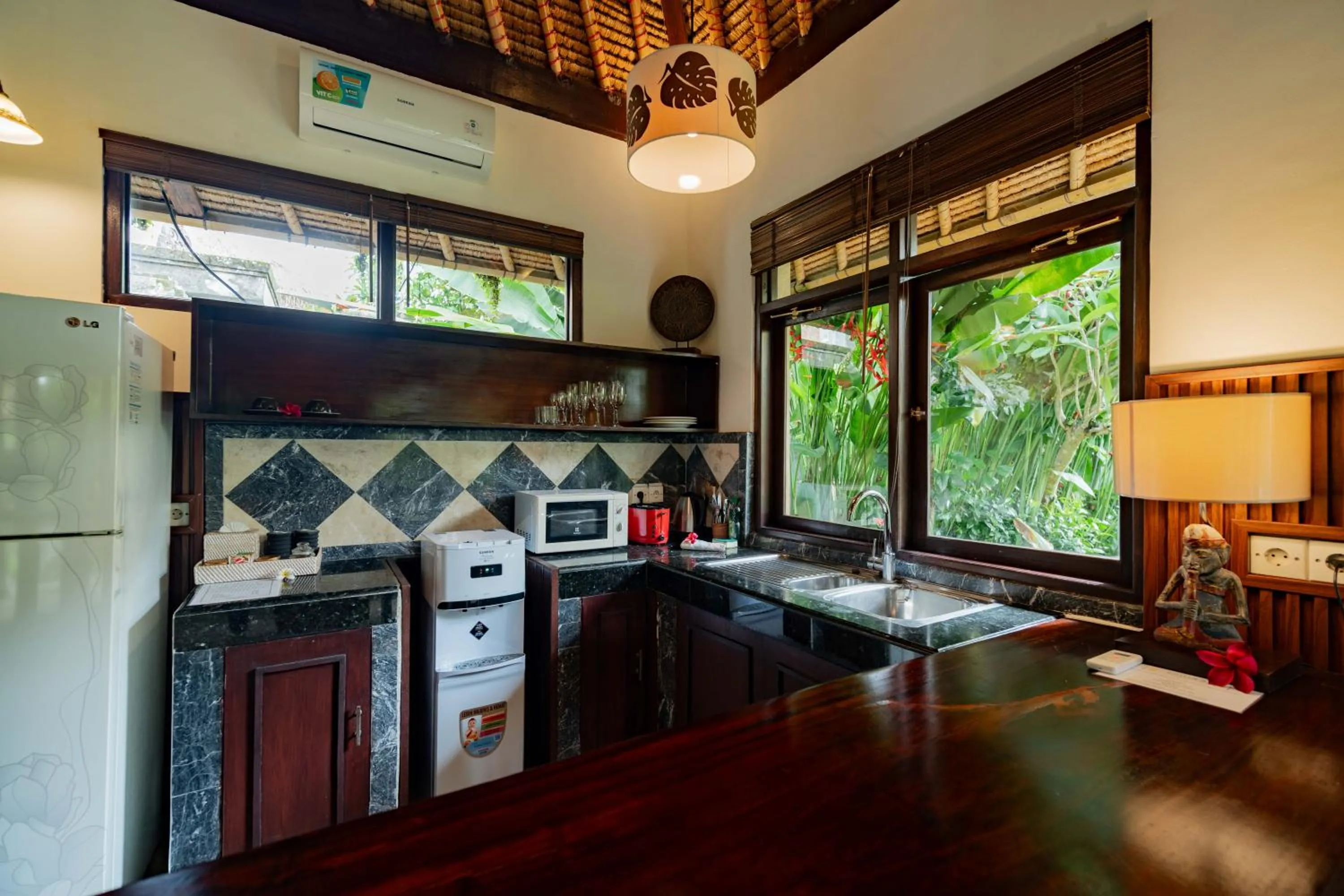 Coffee/tea facilities in Sama's Cottages and Villas