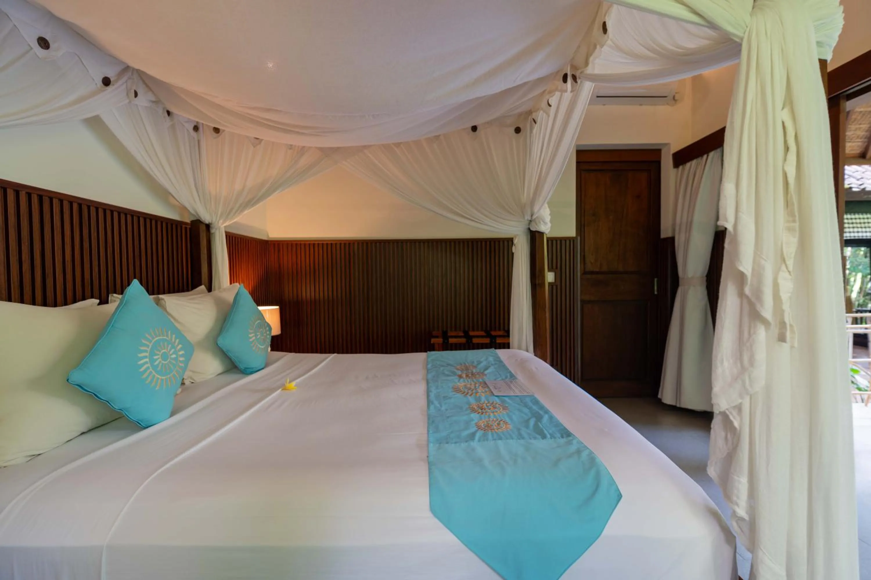 Bed in Sama's Cottages and Villas