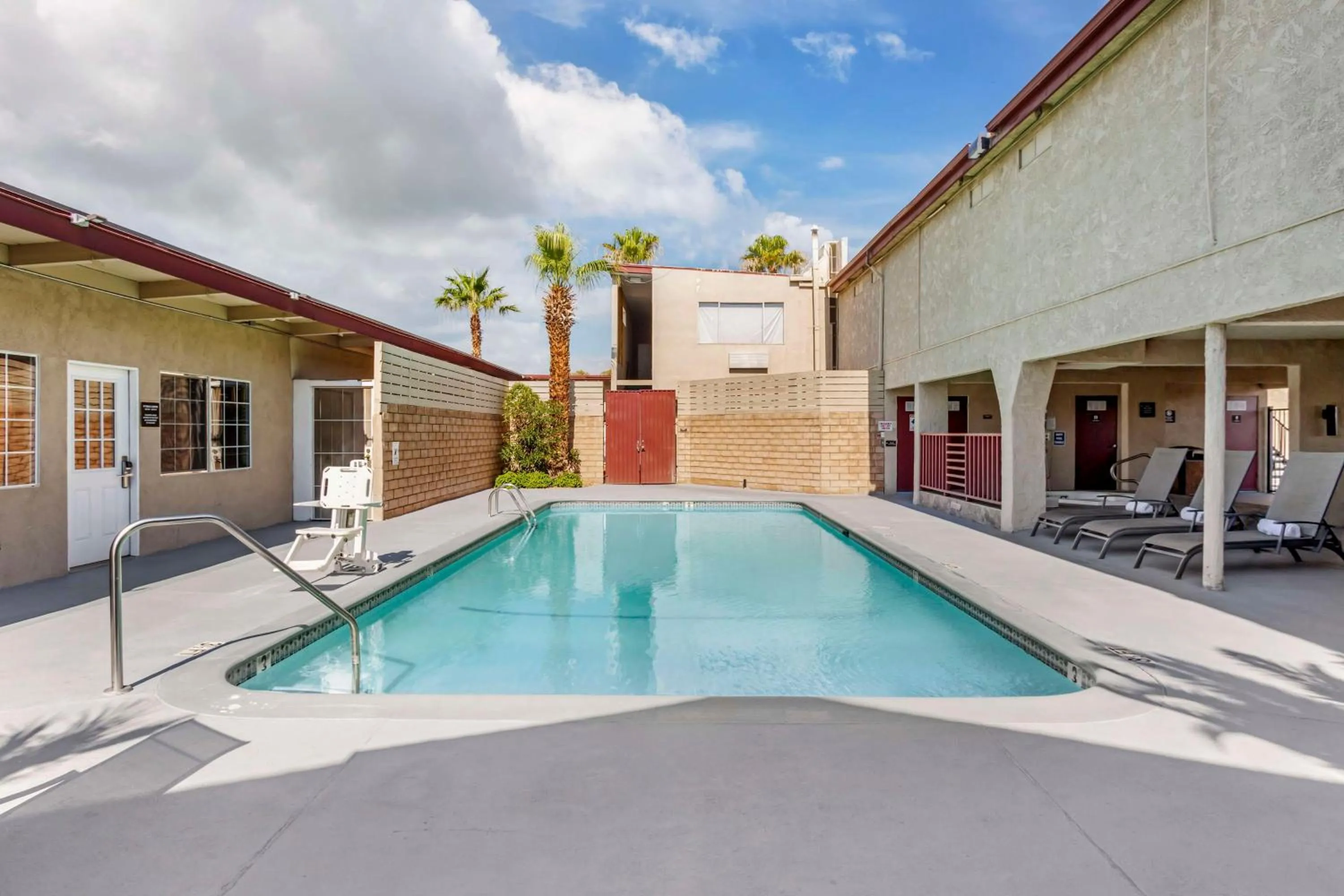 Pool view in Best Western China Lake Inn