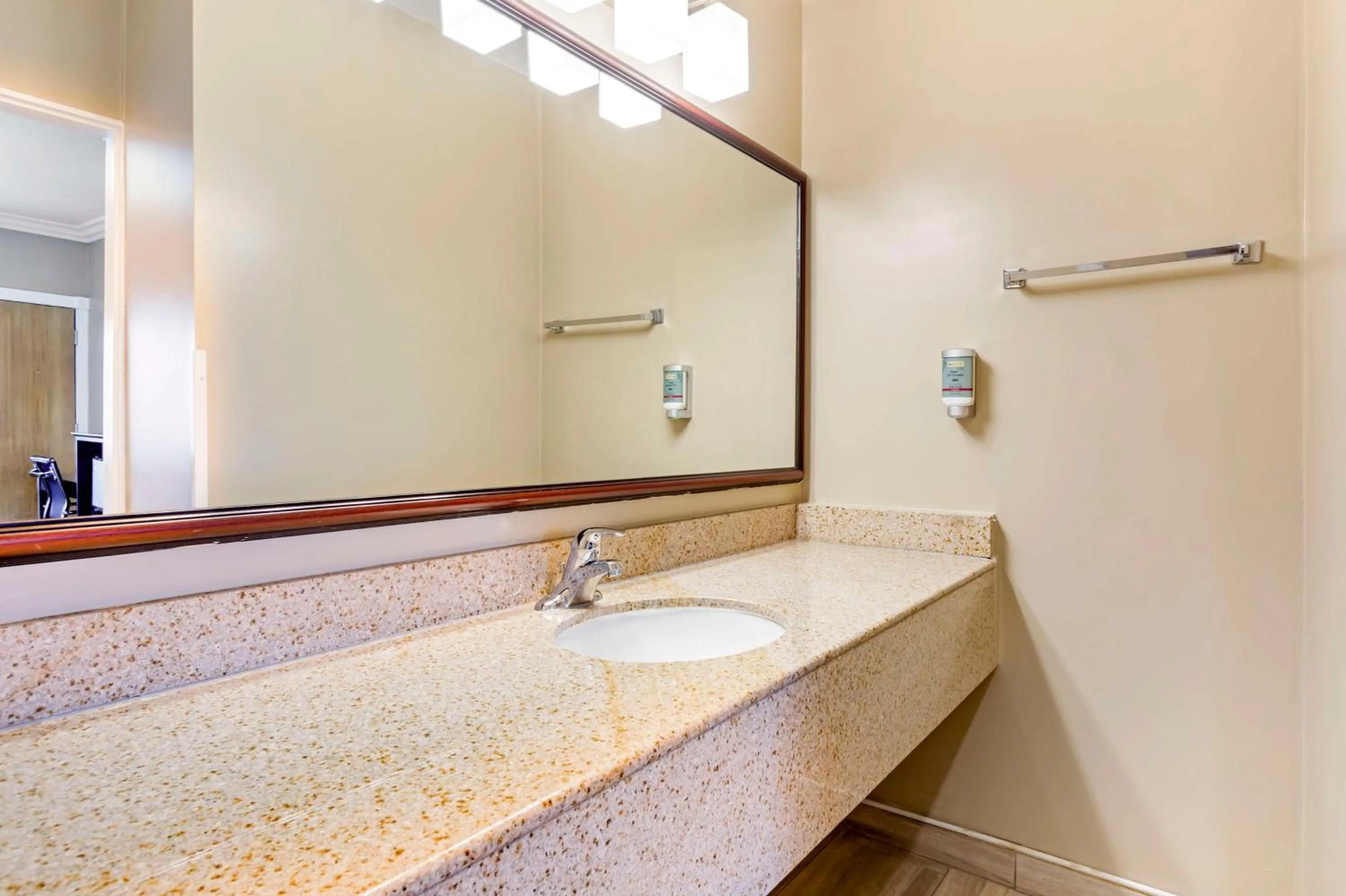Bathroom in Best Western China Lake Inn