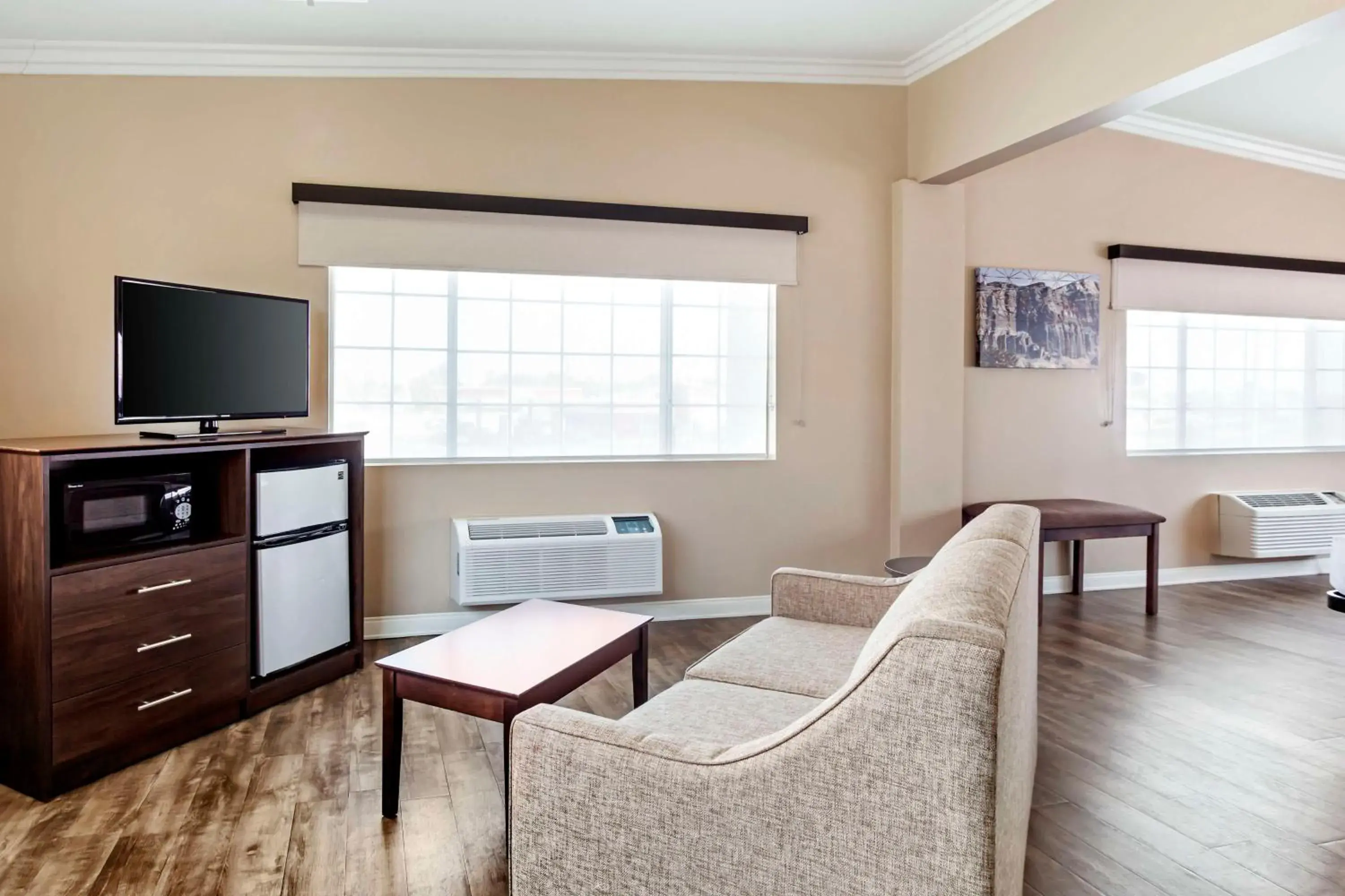 Bedroom in Best Western China Lake Inn Bedroom in Best Western China Lake Inn