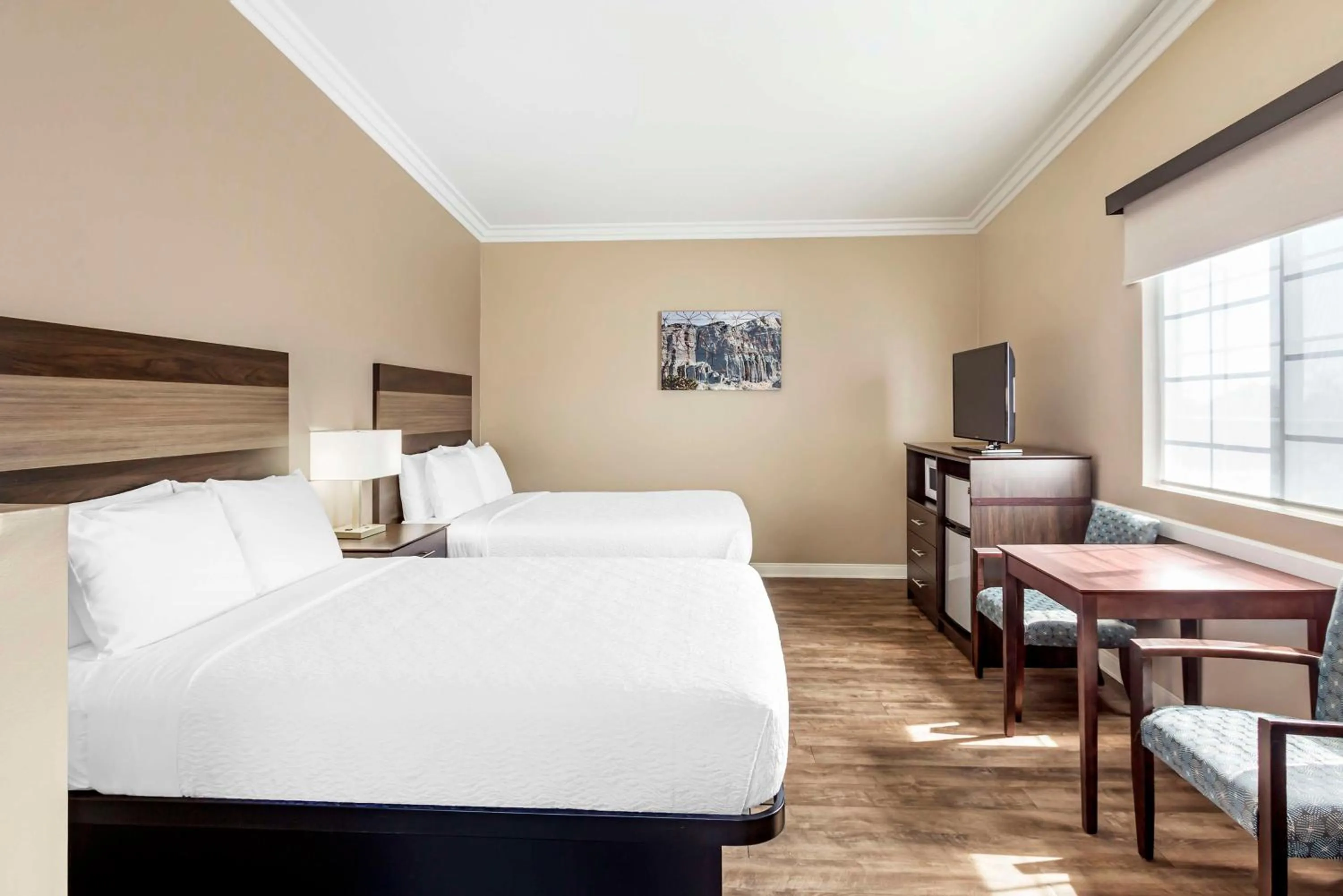 Bedroom, Bed in Best Western China Lake Inn