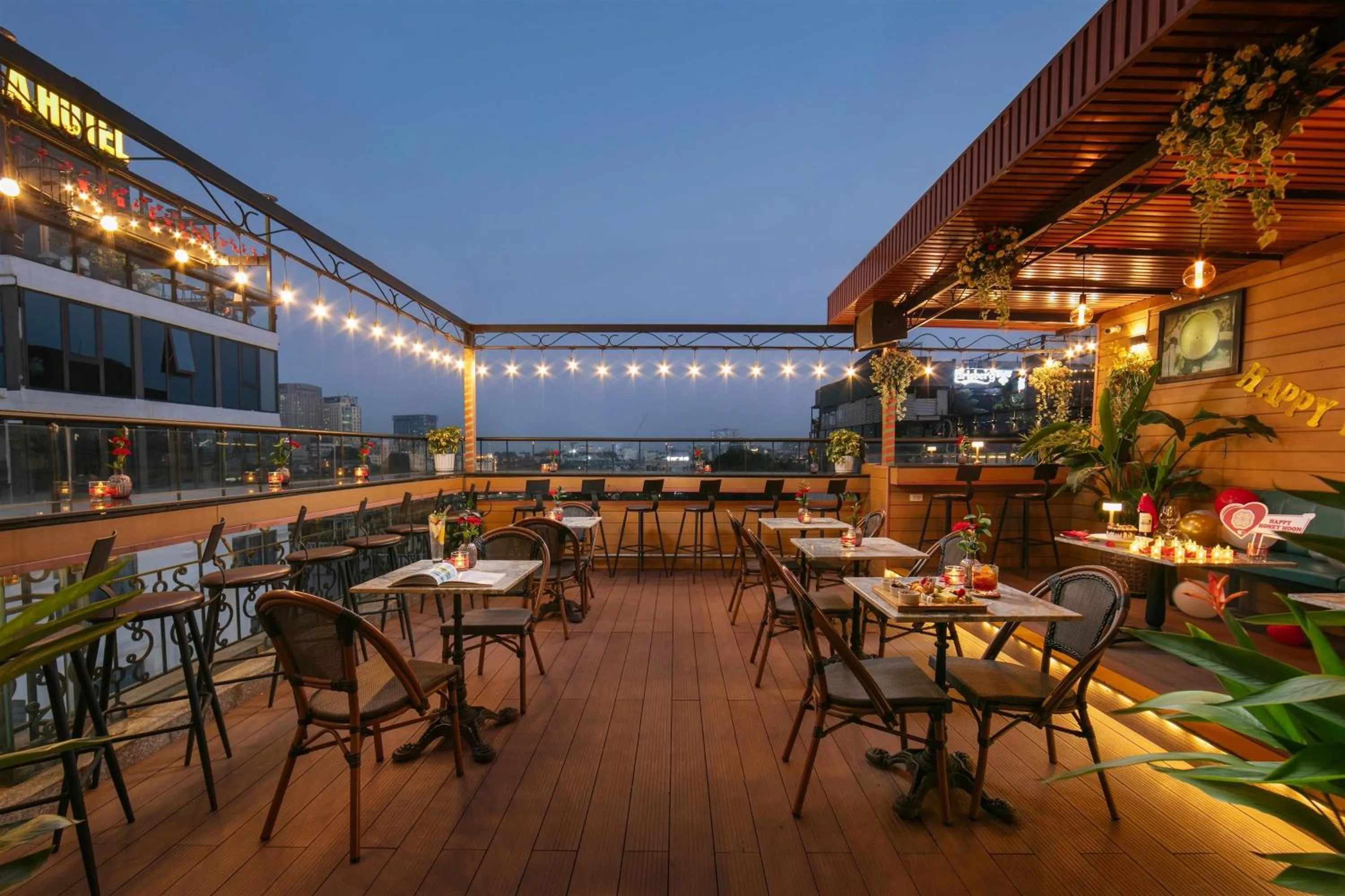 Lounge or bar in Hanoi Pearl Hotel