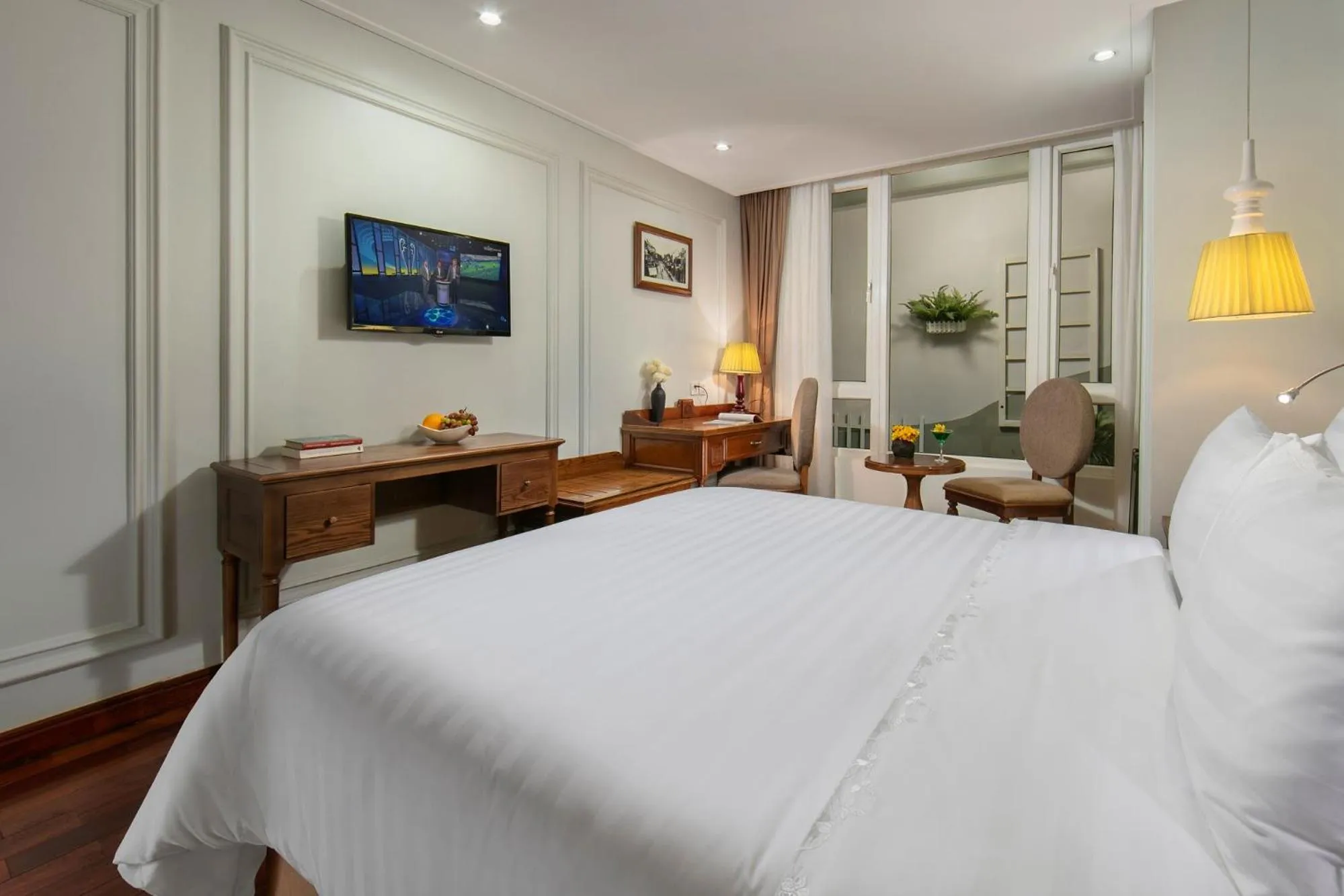 Photo of the whole room, Bed in Hanoi Pearl Hotel