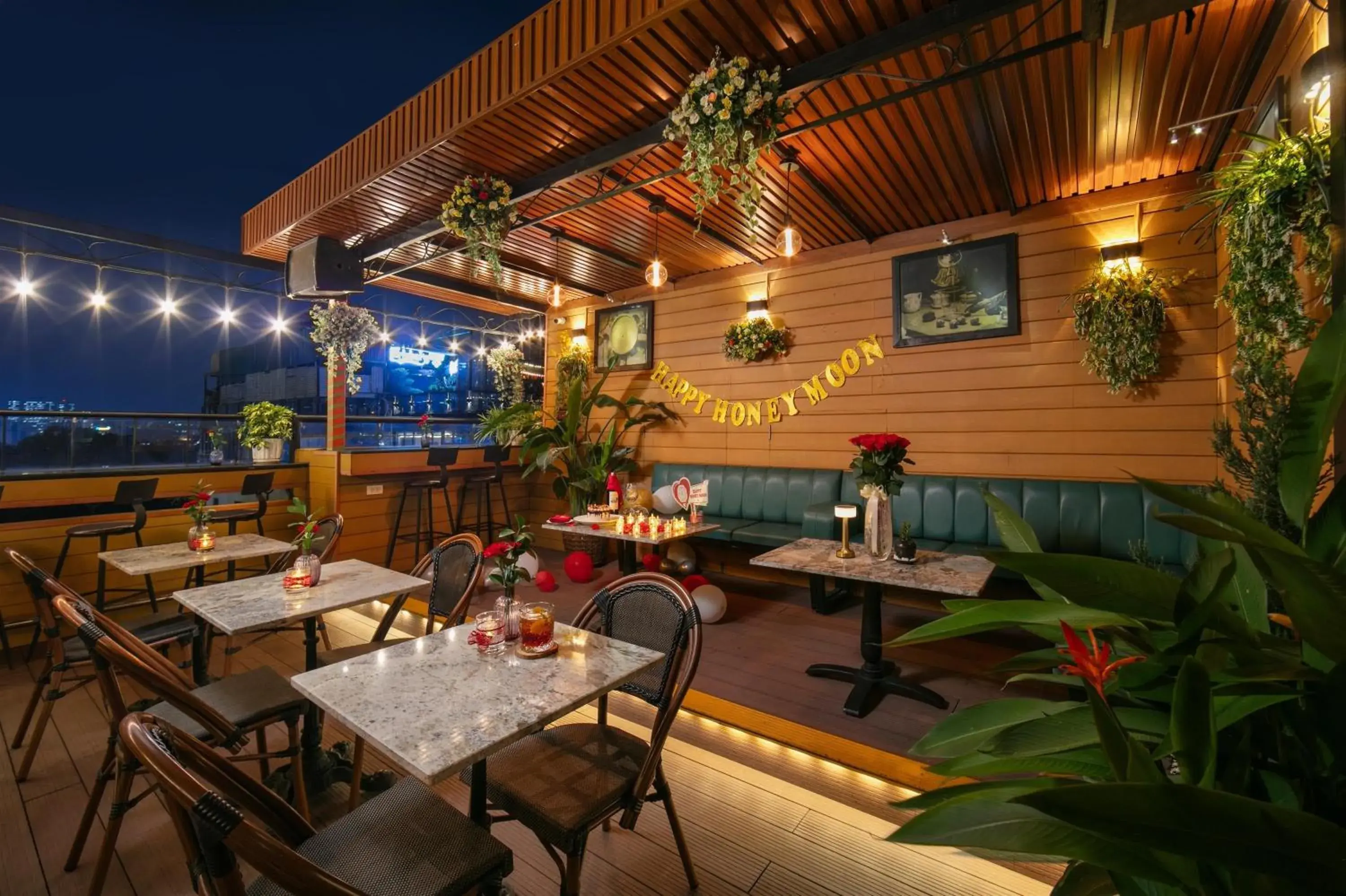 Lounge or bar in Hanoi Pearl Hotel Lounge or bar in Hanoi Pearl Hotel