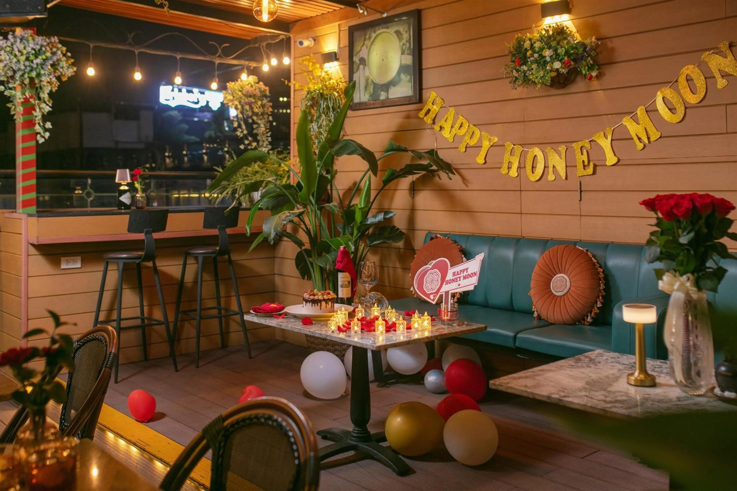 Lounge or bar in Hanoi Pearl Hotel